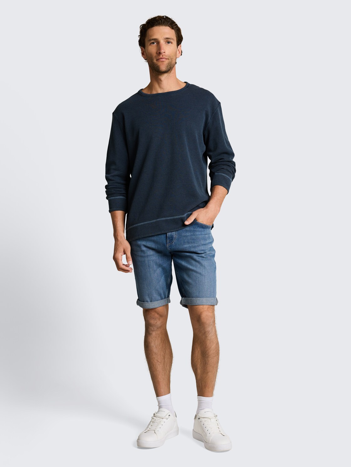 TTJOSH REGULAR SLIM Jeans Shorts - mid stone bright blue denim - Model-Vorderansicht