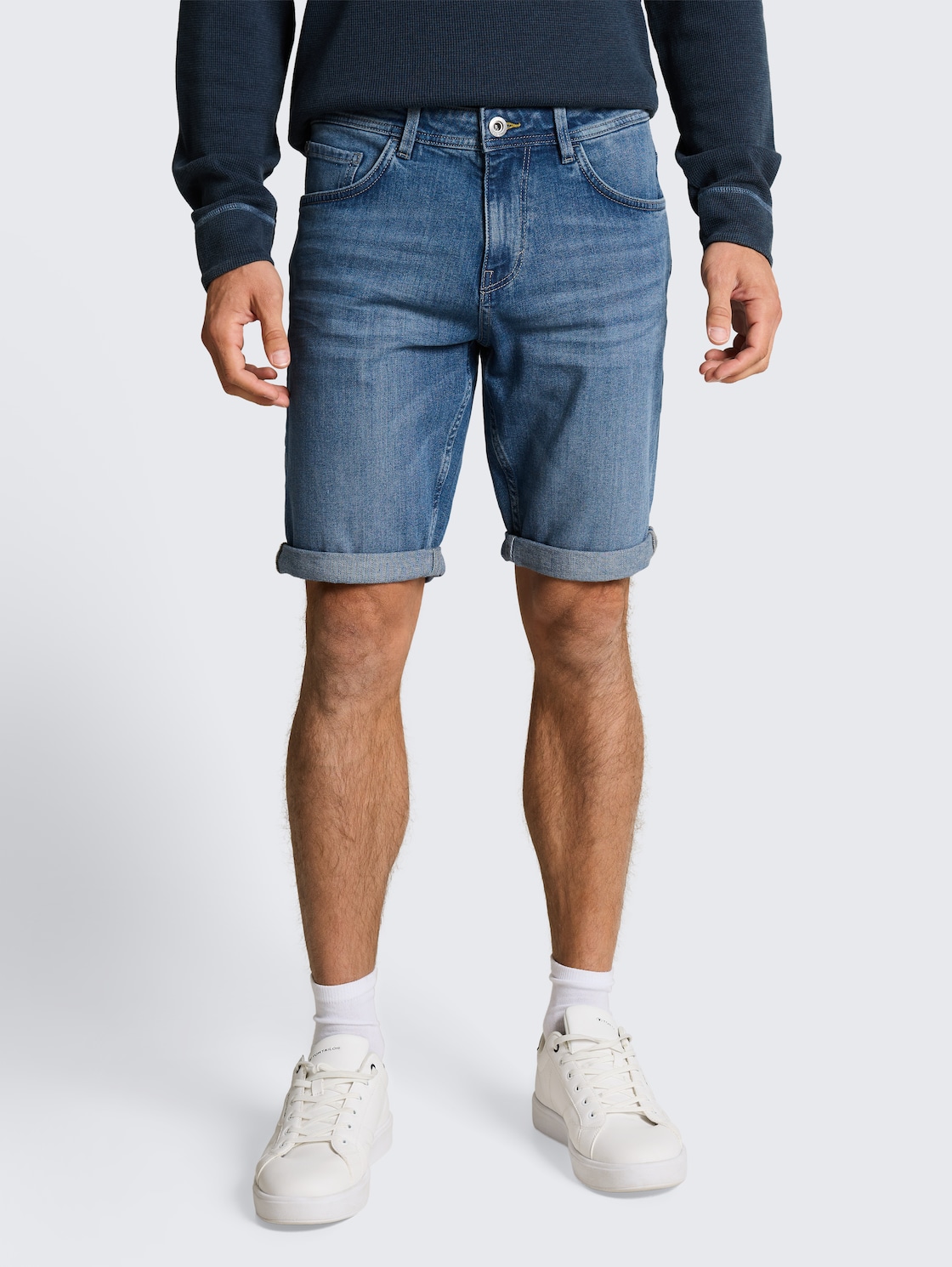 TTJOSH REGULAR SLIM Jeans Shorts - mid stone bright blue denim - Ausschnitt Model-Vorderansicht