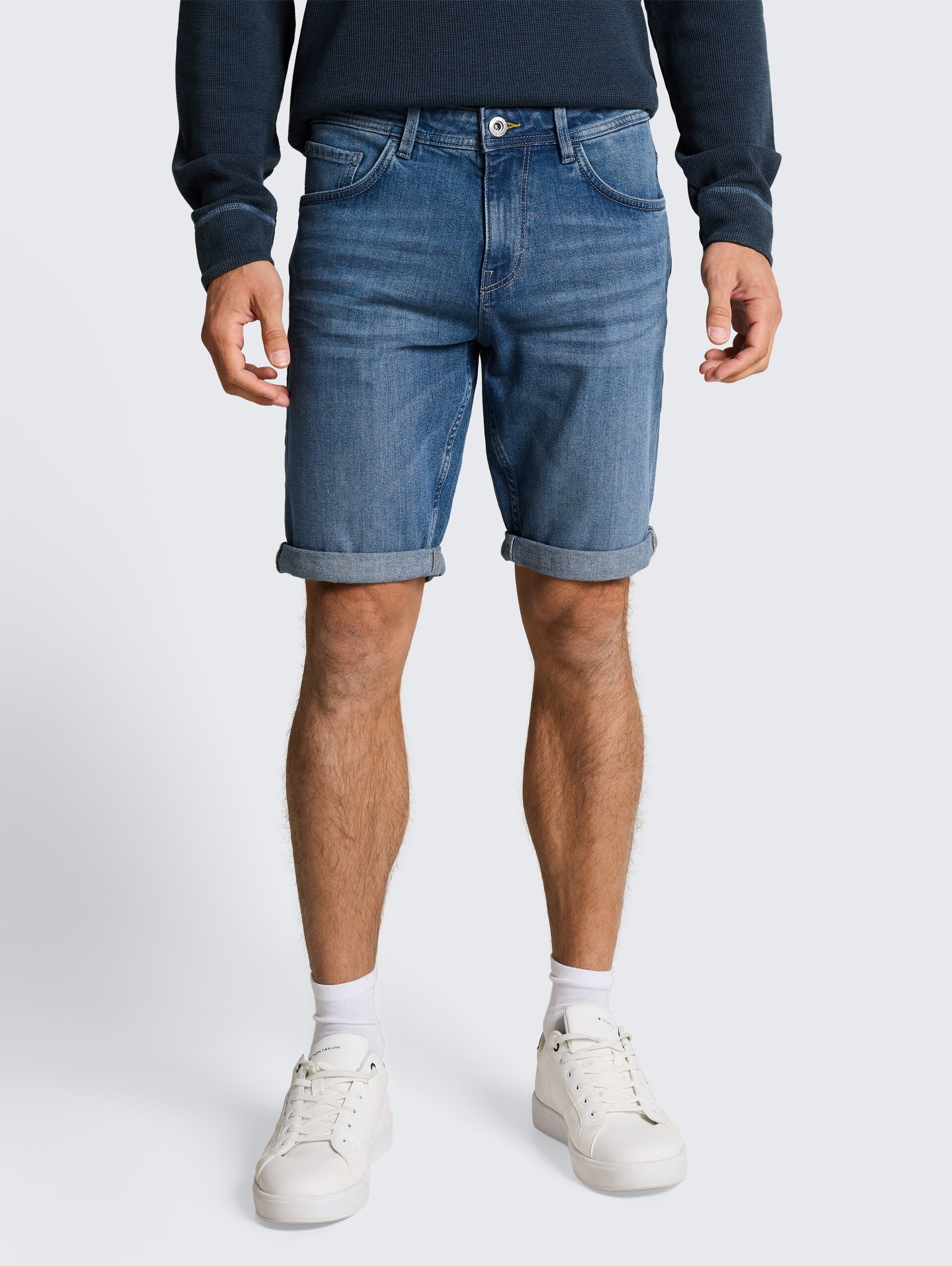 TTJOSH REGULAR SLIM Jeans Shorts - mid stone bright blue denim - Ausschnitt Model-Vorderansicht