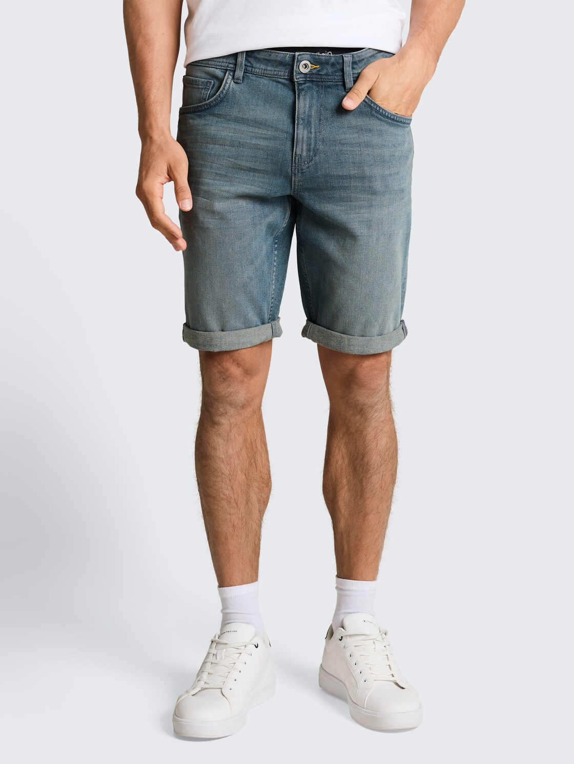 TTJOSH REGULAR SLIM Jeans Shorts - light stone blue grey denim - Ausschnitt Model-Vorderansicht