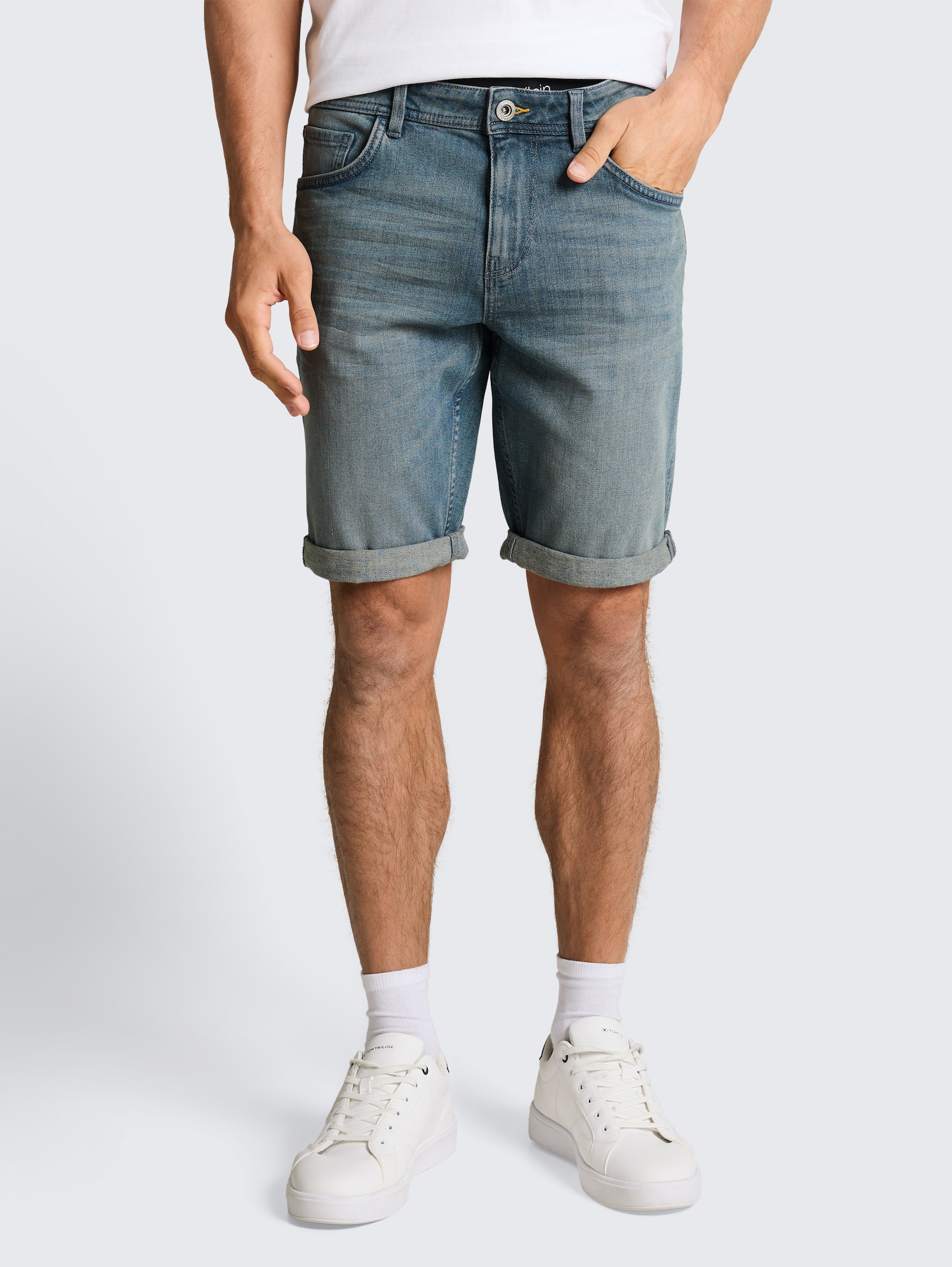 TTJOSH REGULAR SLIM Jeans Shorts - light stone blue grey denim - Ausschnitt Model-Vorderansicht