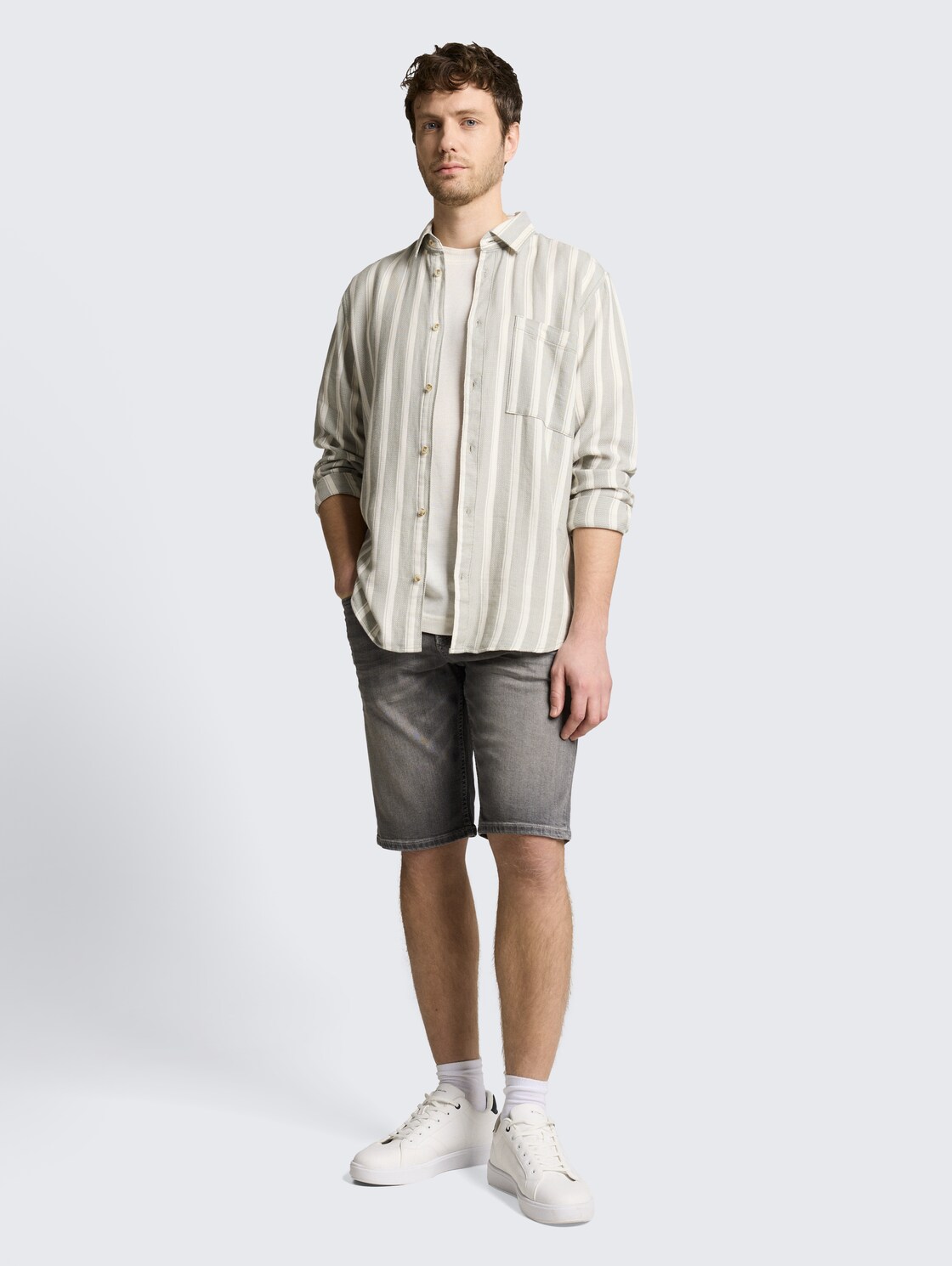 TTJOSH REGULAR SLIM Jeans Shorts - grey denim - Model-Vorderansicht