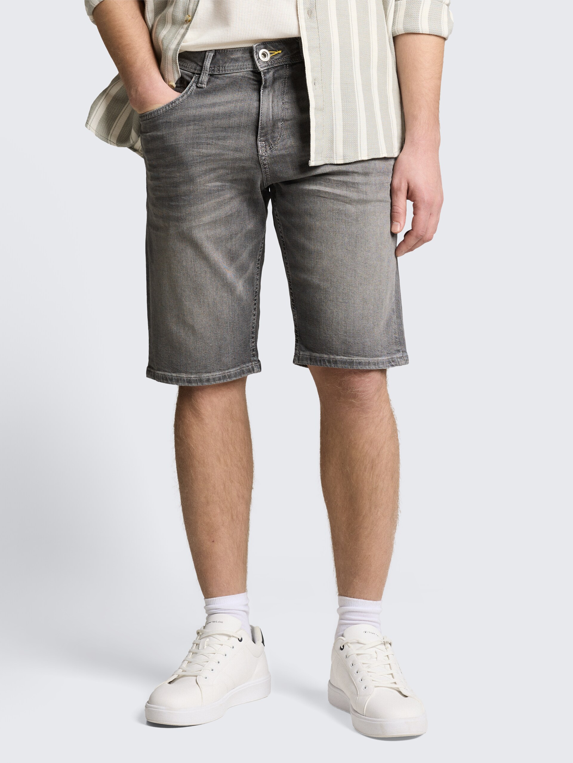 TTJOSH REGULAR SLIM Jeans Shorts - grey denim - Ausschnitt Model-Vorderansicht