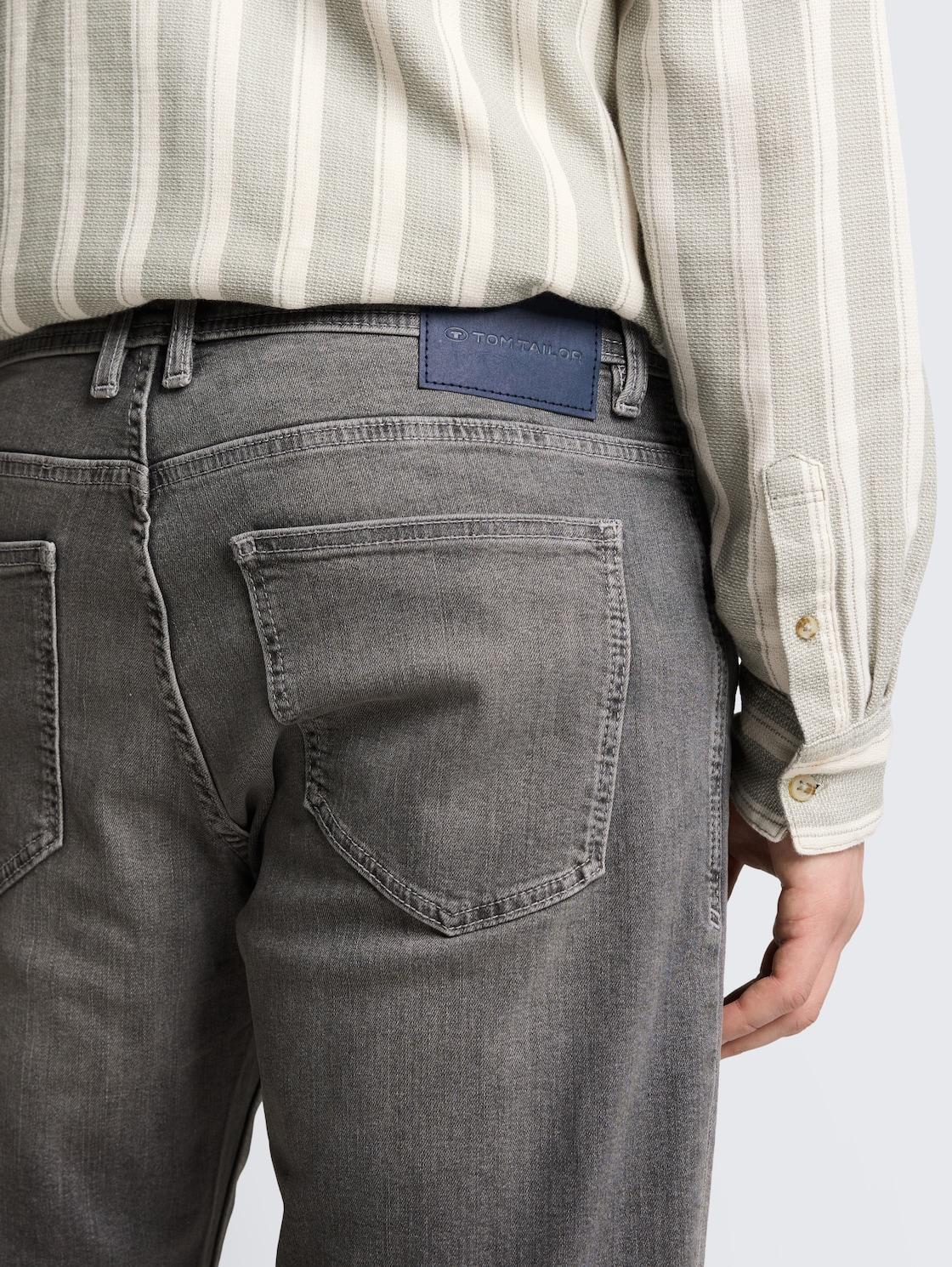 TTJOSH REGULAR SLIM Jeans Shorts - grey denim - Detail-Model-Ansicht