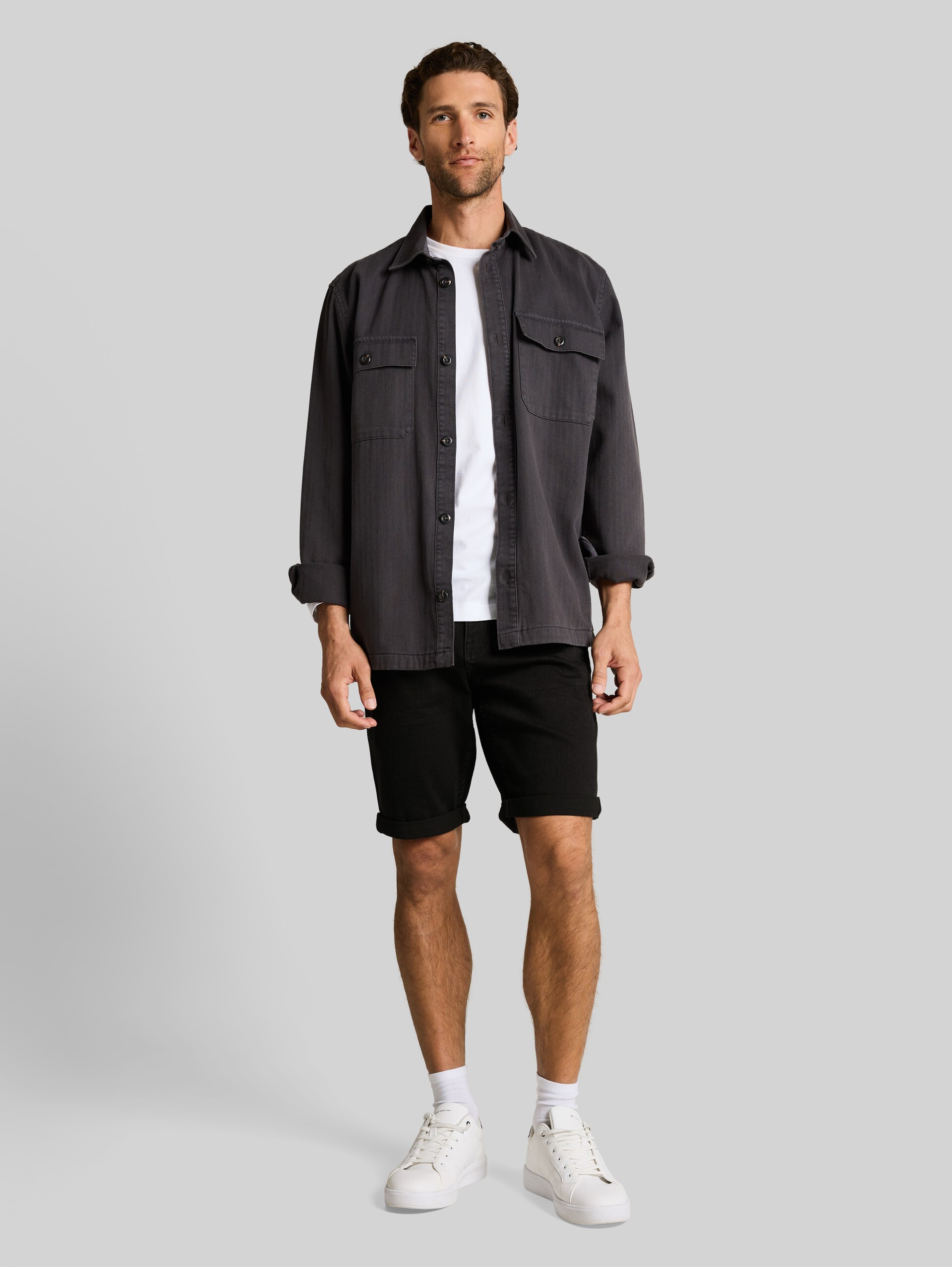 TTJOSH REGULAR SLIM denim shorts - black black denim - Model front view