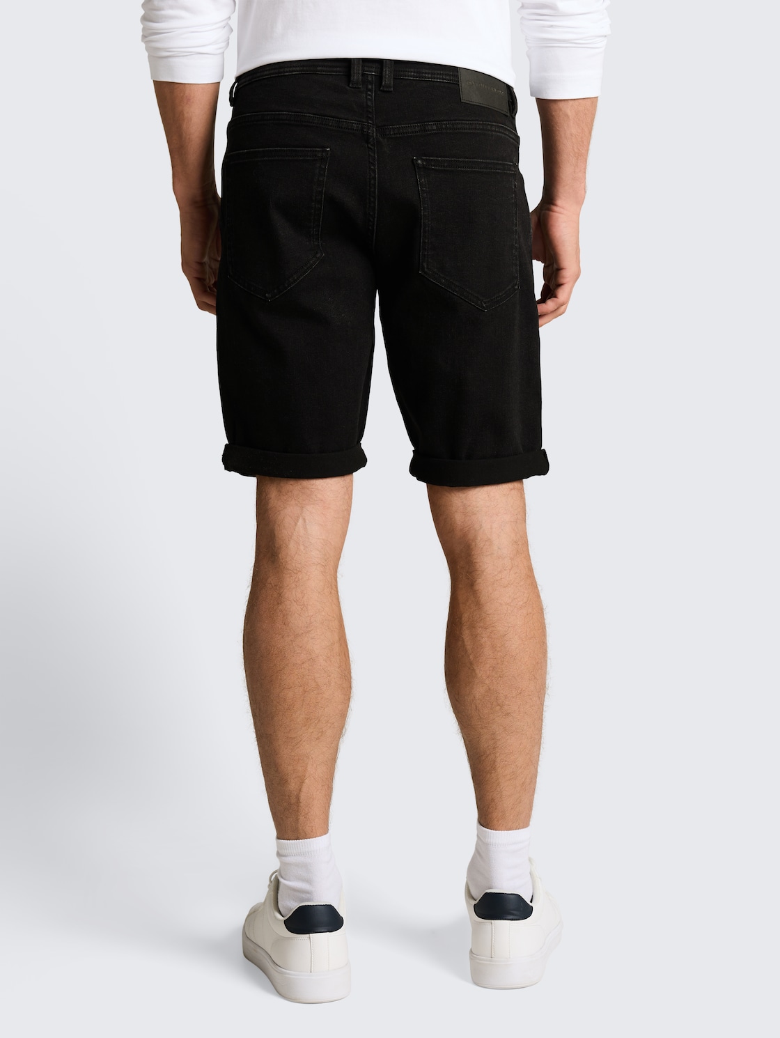 TTJOSH REGULAR SLIM Jeans Shorts - black black denim - Auschnitt Model-Rückansicht