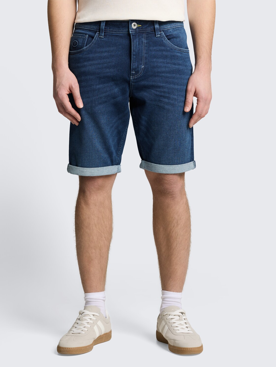 TTJOSH REGULAR SLIM Jeans Shorts mit Superstretch - Used Mid Stone Blue Denim - Ausschnitt Model-Vorderansicht