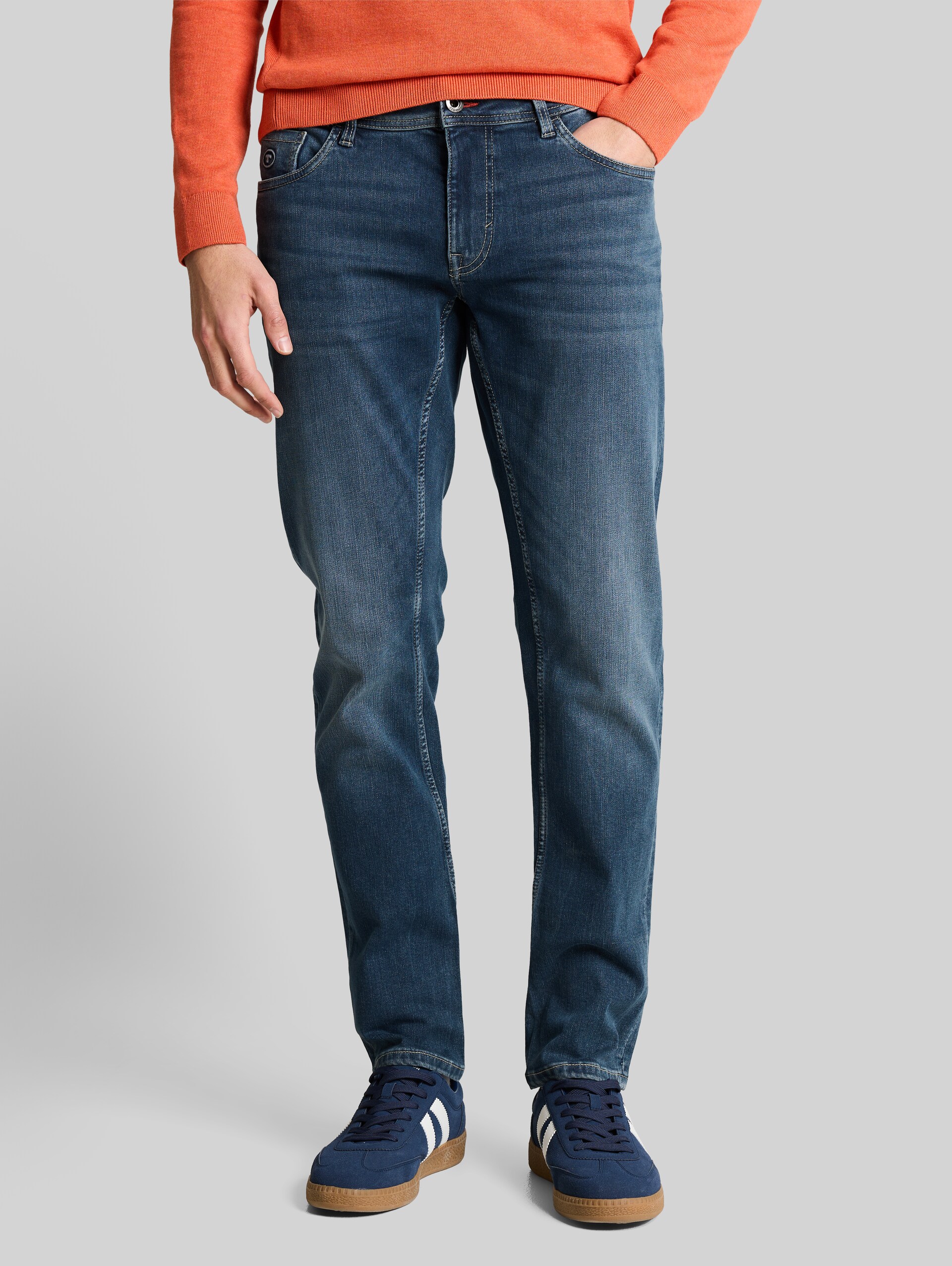TTCURT TAPERED Jeans mit Superstretch - Used Dark Stone Blue Denim - Ausschnitt Model-Vorderansicht