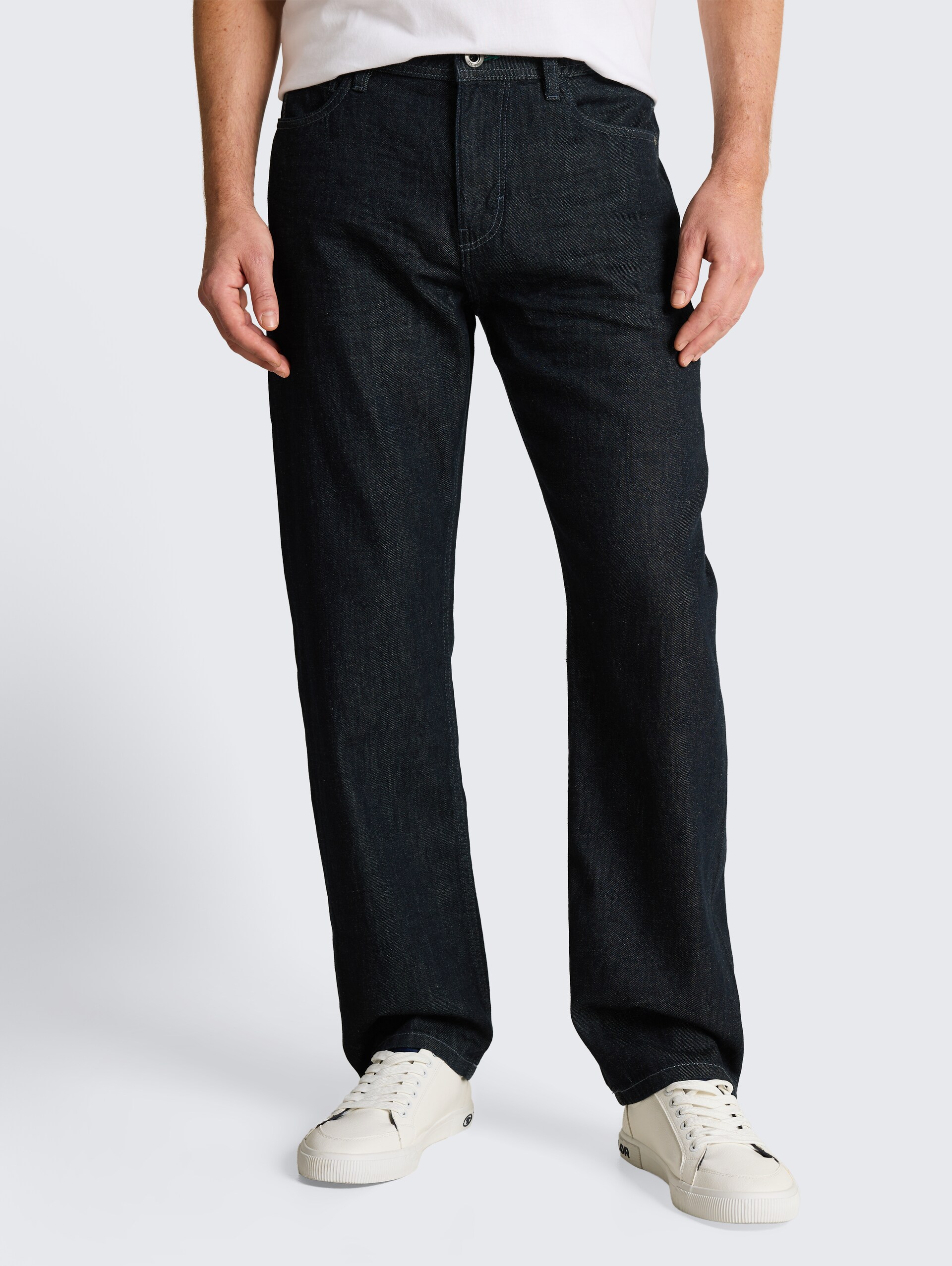TTMORRIS RELAXED Jeans - Rinsed Blue Denim - Ausschnitt Model-Vorderansicht