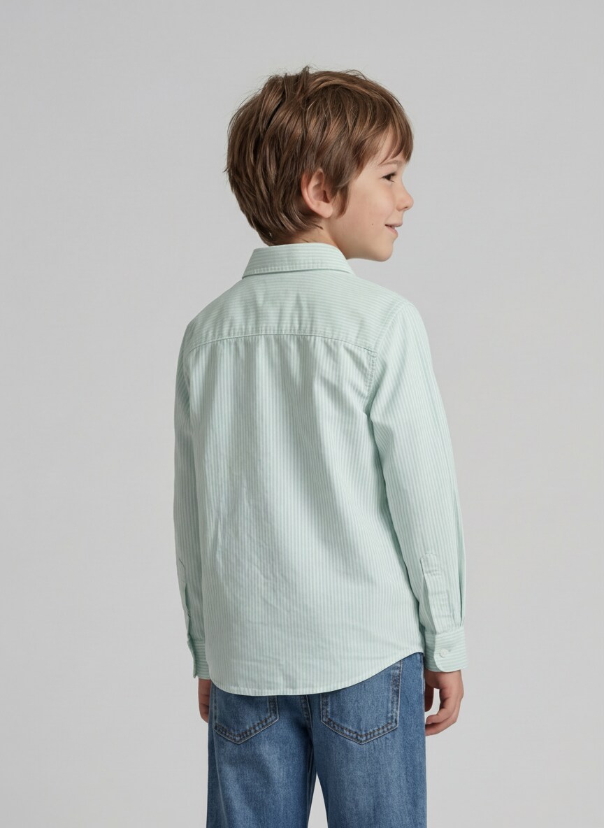 Dobby Hemd mit Streifen - light cloud blue white stripe - Auschnitt Model-Rückansicht