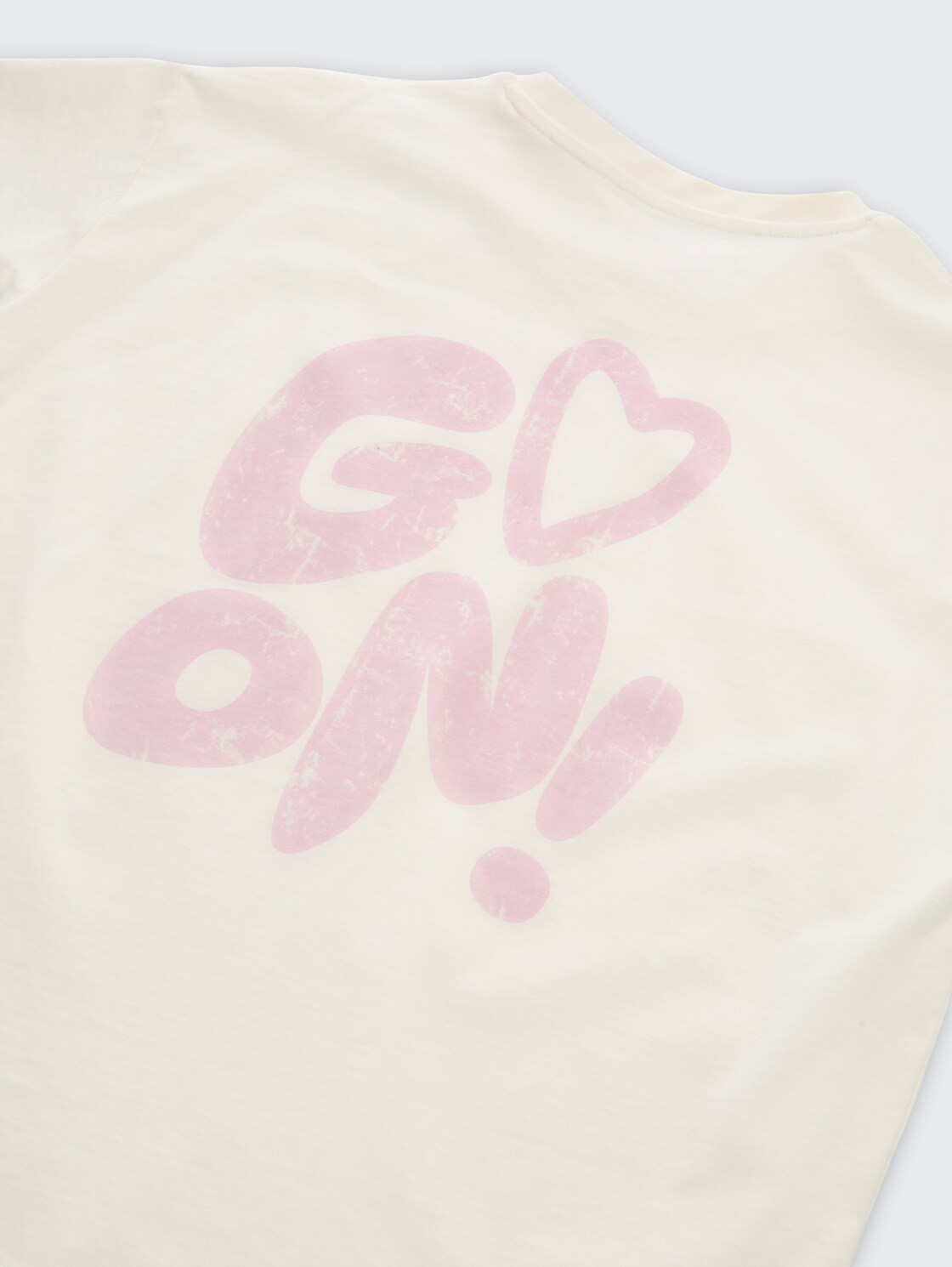 Oversize T-Shirt mit Rückenprint - Wool White - Detail-Model-Ansicht