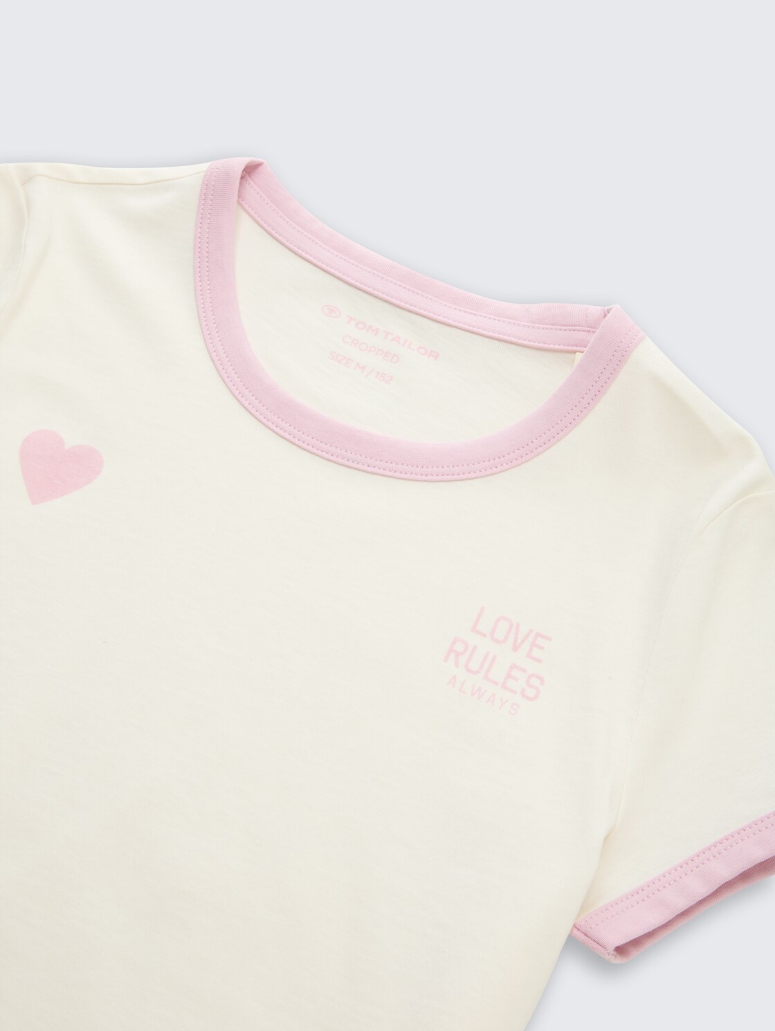 Cropped T-Shirt mit Herz-Print - Wool White - Detail-Model-Ansicht