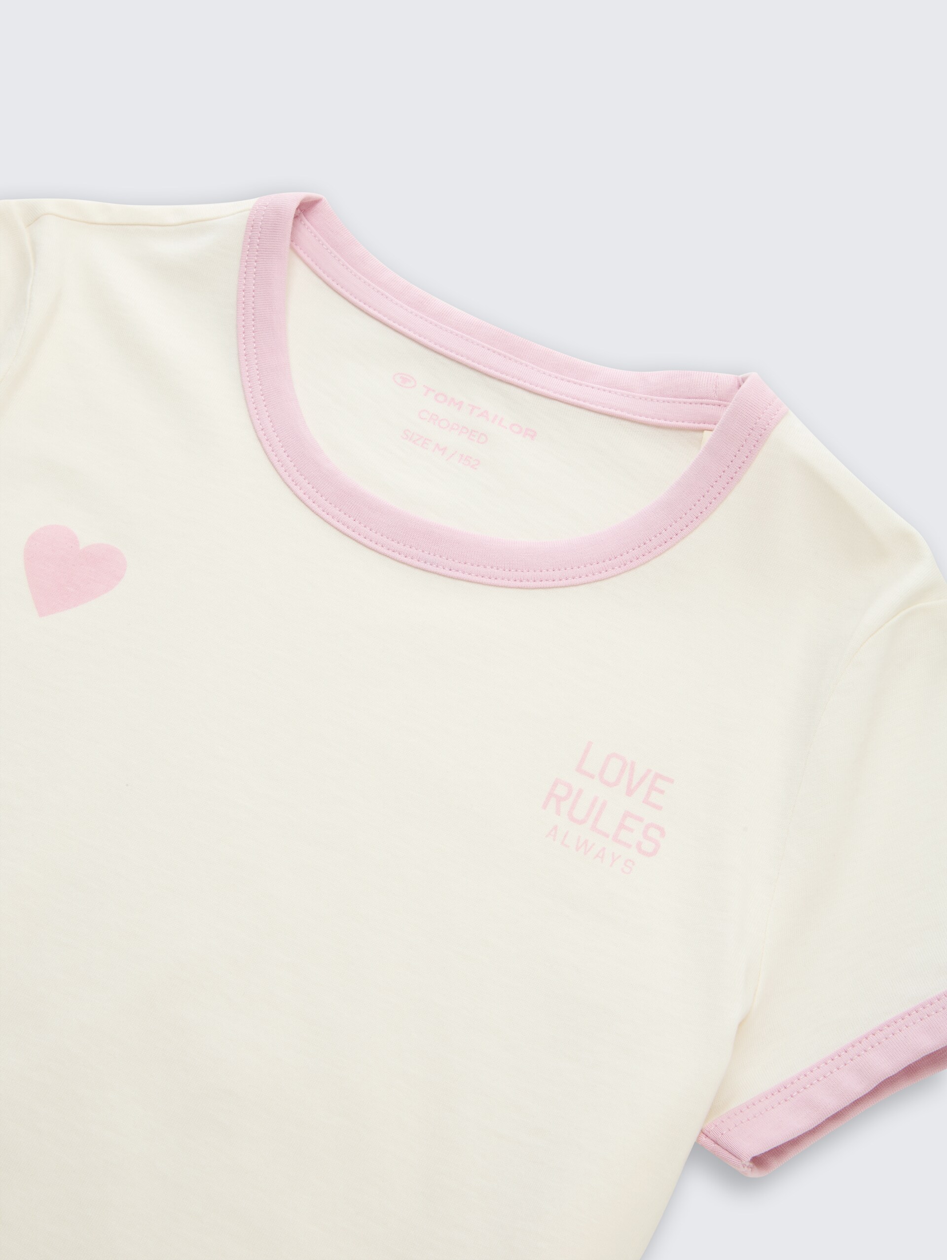 Cropped T-Shirt mit Herz-Print - Wool White - Detail-Model-Ansicht