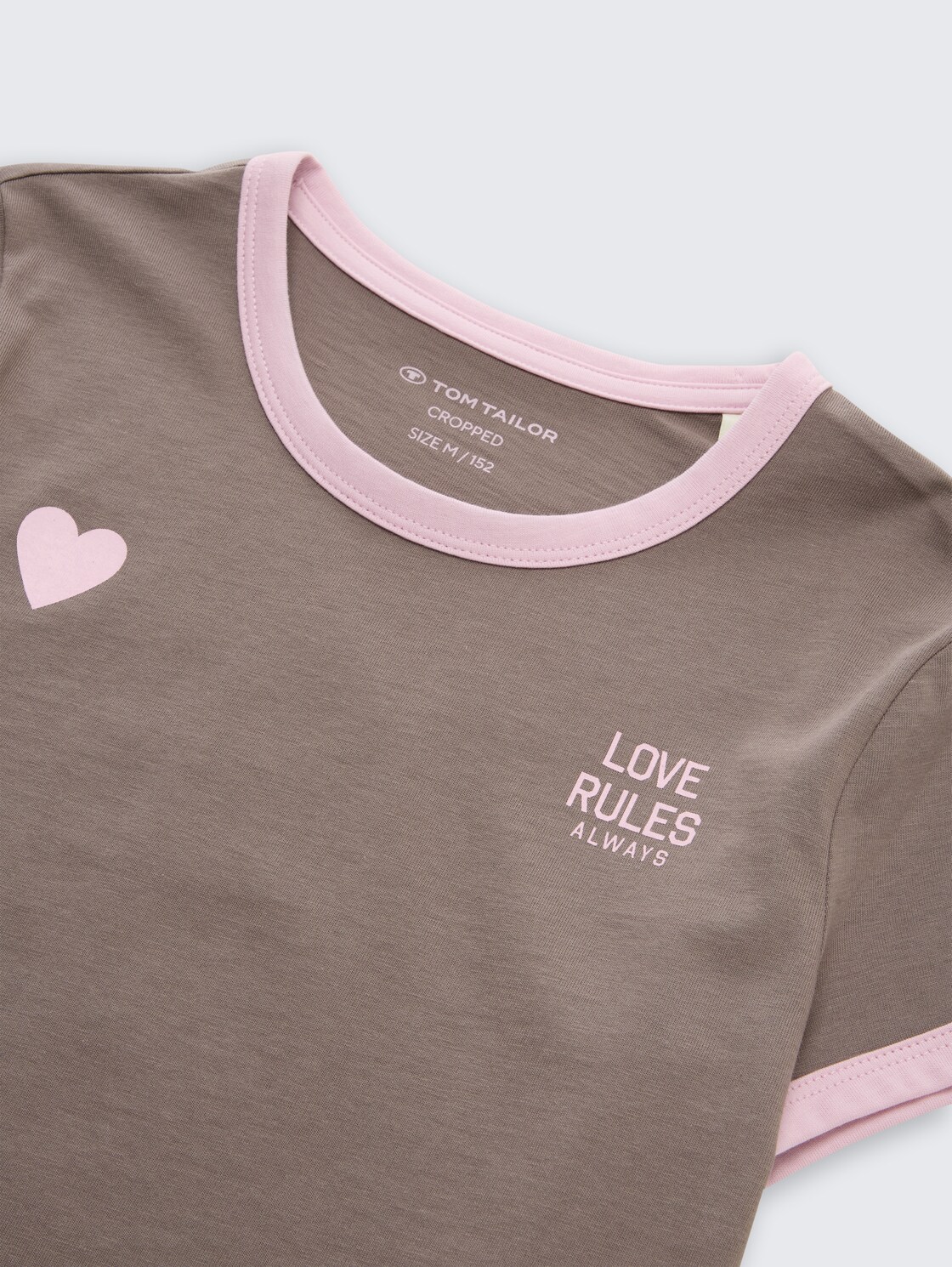 Cropped T-Shirt mit Herz-Print - rusty brown - Detail-Model-Ansicht