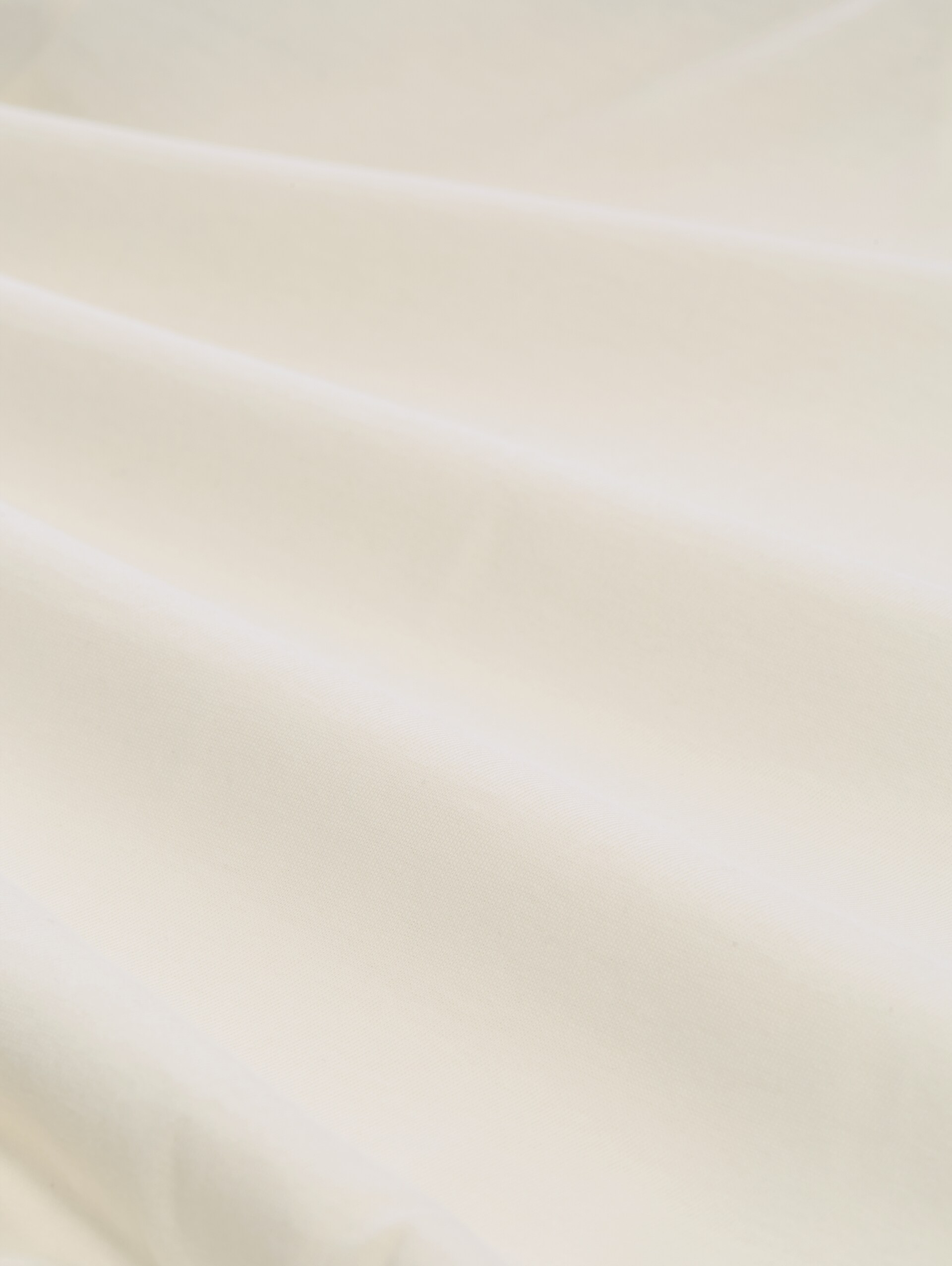 T-Shirt mit Stickerei - Wool White - Detail-Model-Ansicht