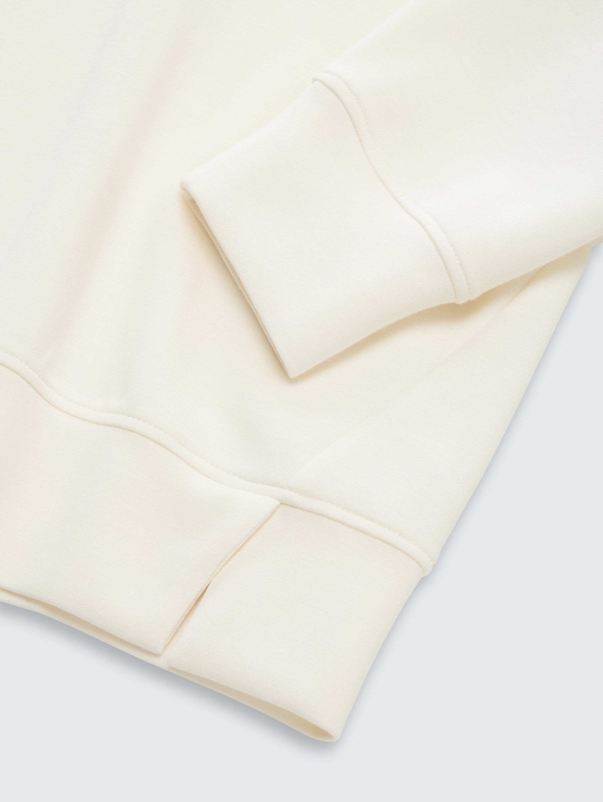 Cropped Scuba Sweatshirt - Gardenia White - Detail-Model-Ansicht