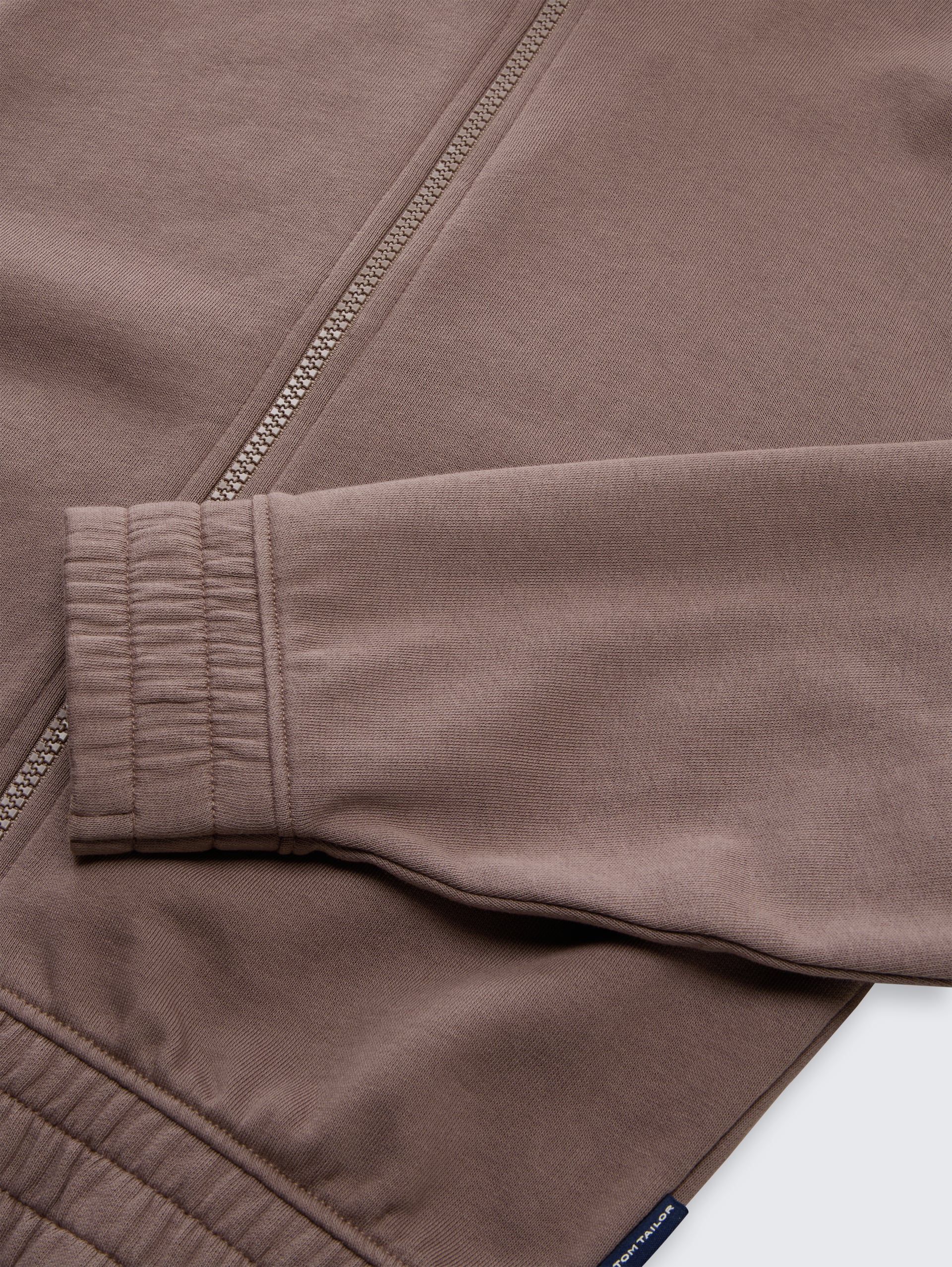Sweatjacke mit Stehkragen - rusty brown - Detail-Model-Ansicht