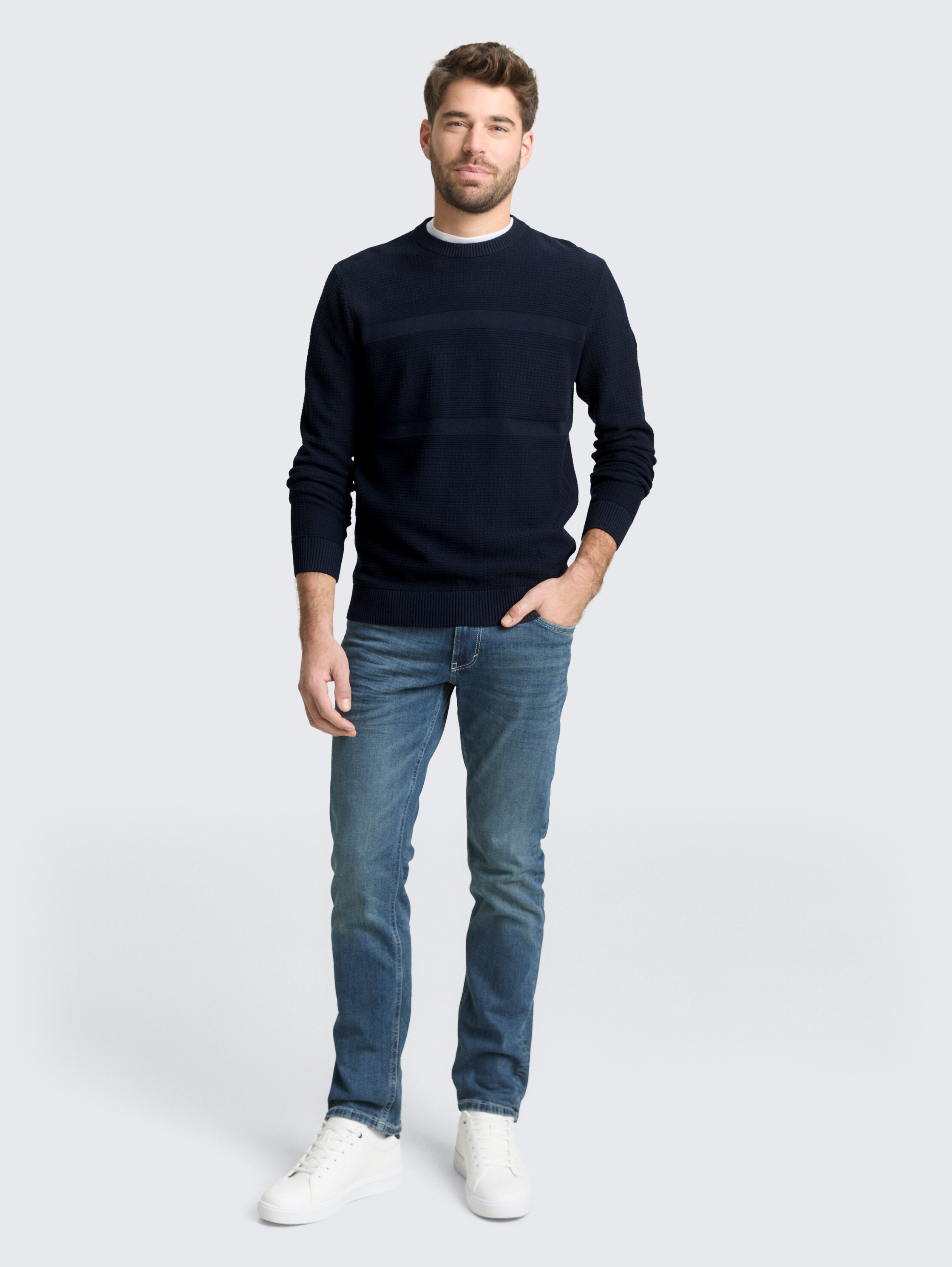 Strickpullover aus Baumwolle - sky captain blue - Model-Vorderansicht