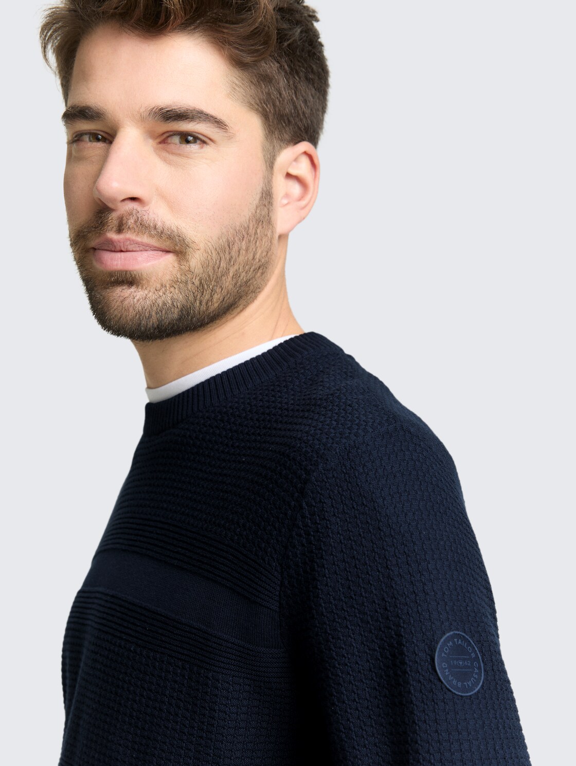 Strickpullover aus Baumwolle - sky captain blue - Detail-Model-Ansicht