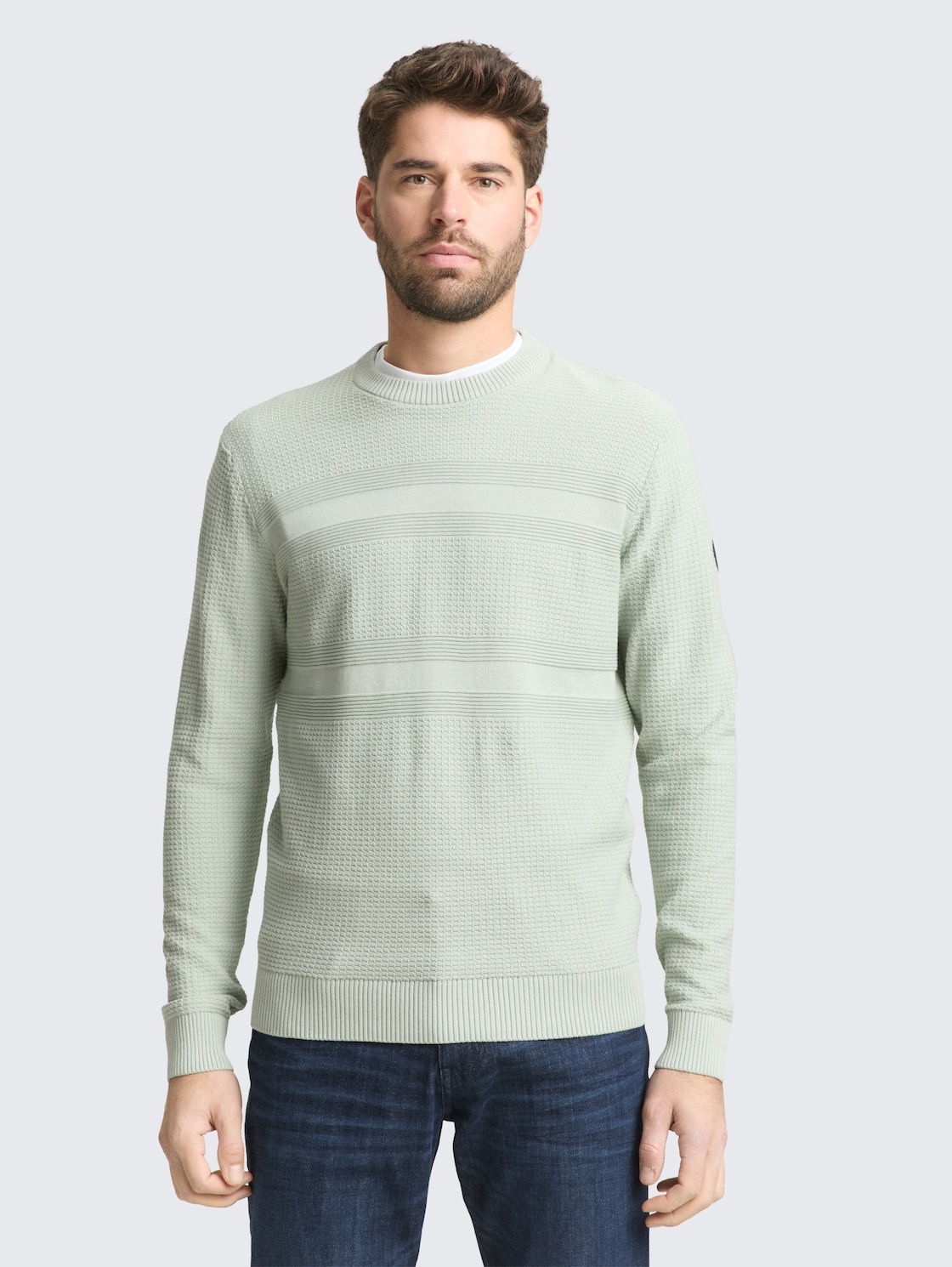 Strickpullover aus Baumwolle - soft greyish green - Ausschnitt Model-Vorderansicht