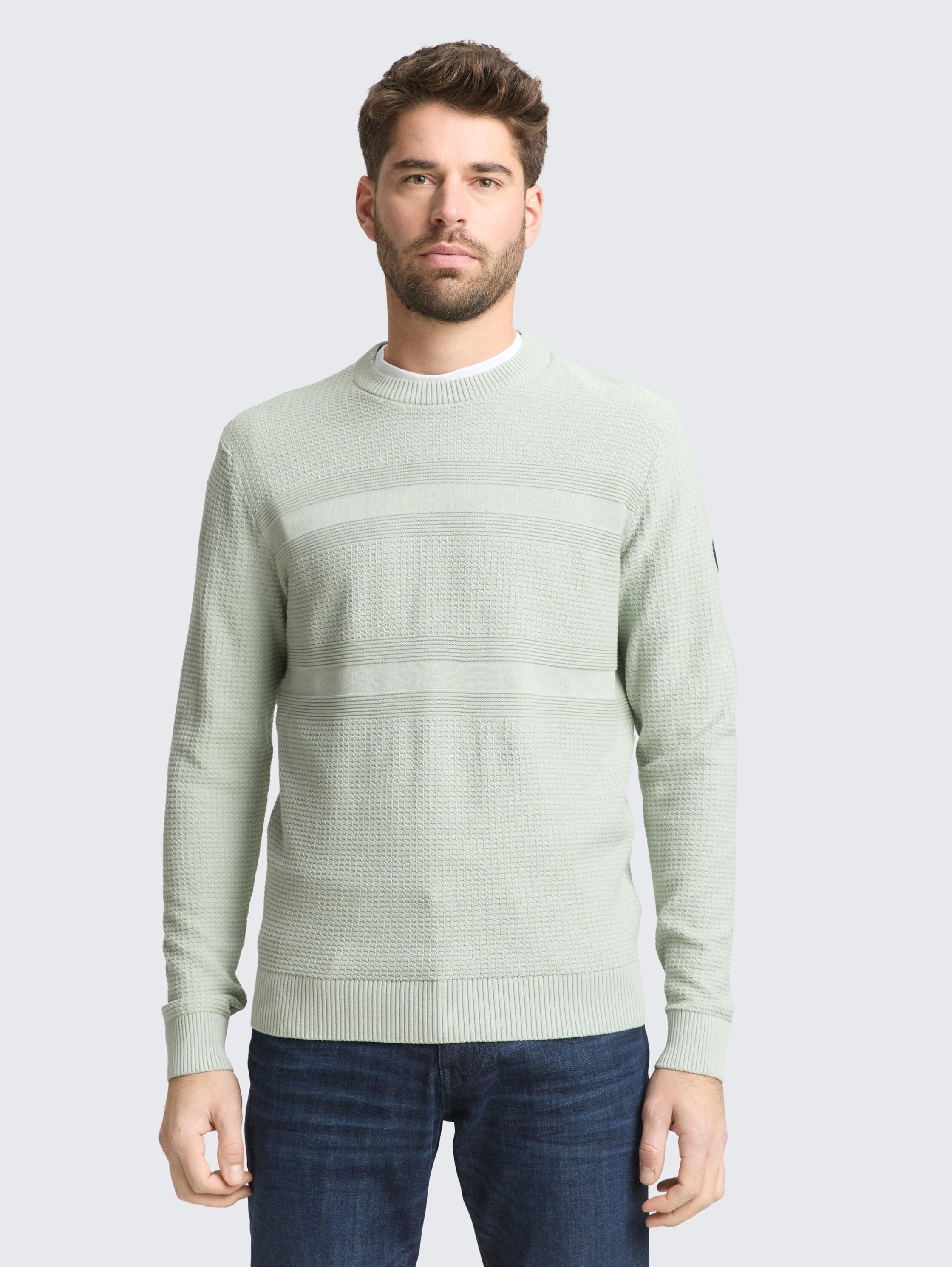 Strickpullover aus Baumwolle - soft greyish green - Ausschnitt Model-Vorderansicht