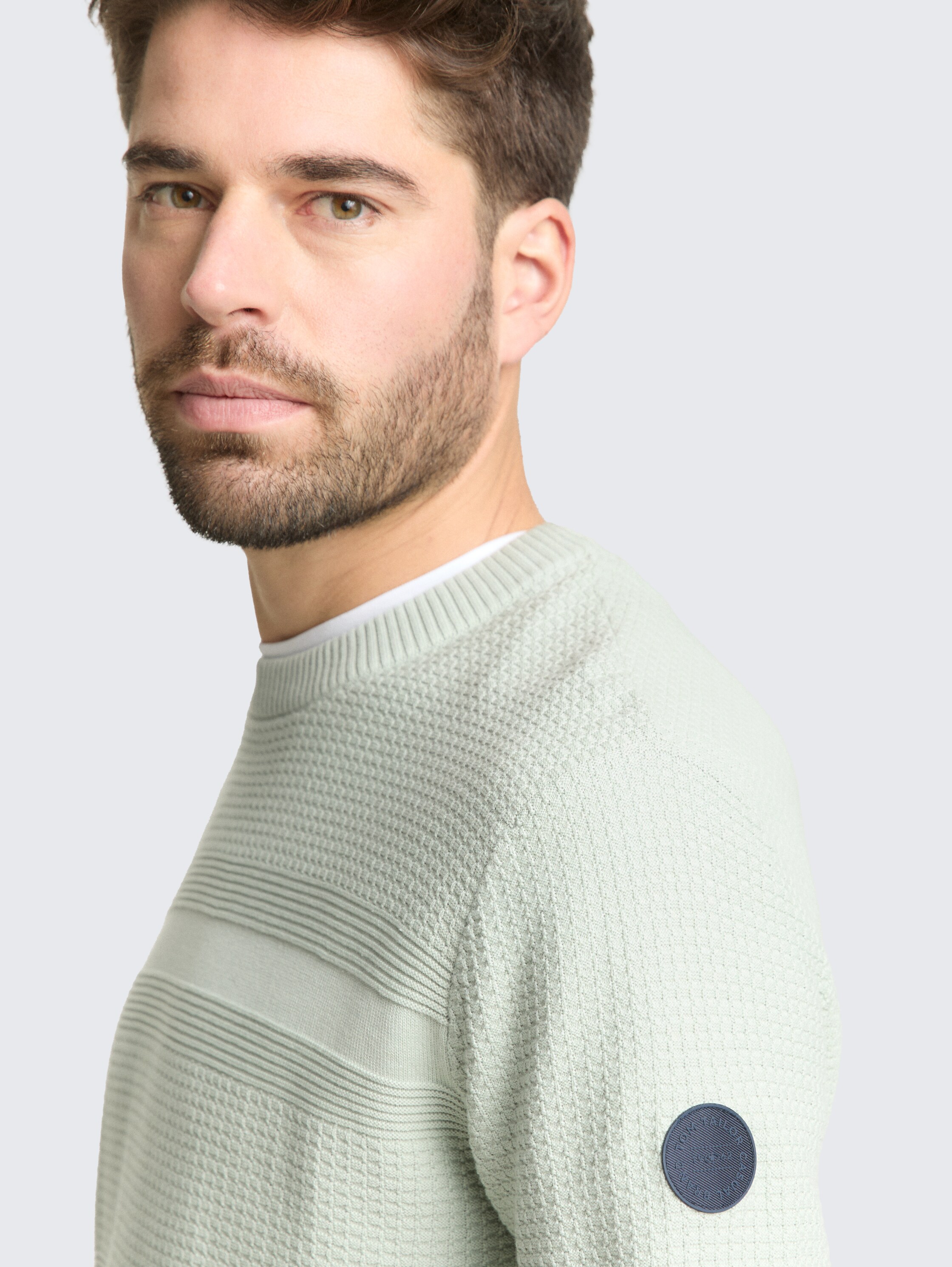 Strickpullover aus Baumwolle - soft greyish green - Detail-Model-Ansicht