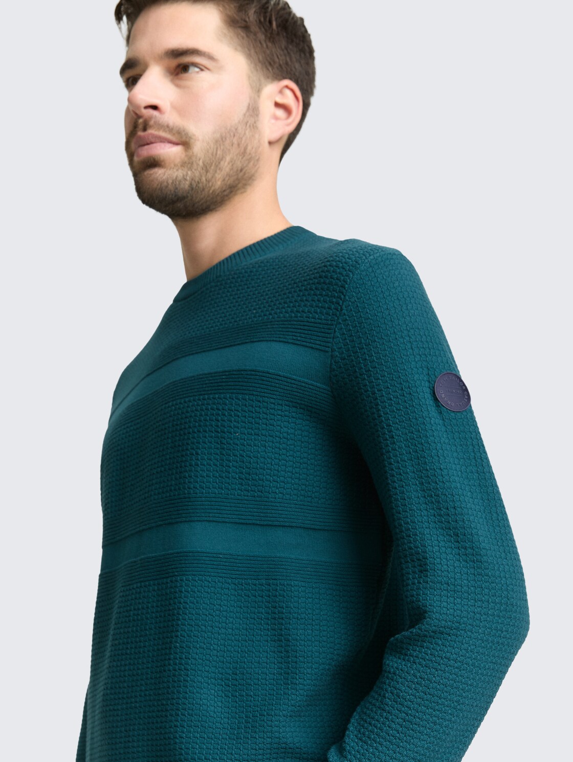 Strickpullover aus Baumwolle - Deep Meadow Green - Detail-Model-Ansicht