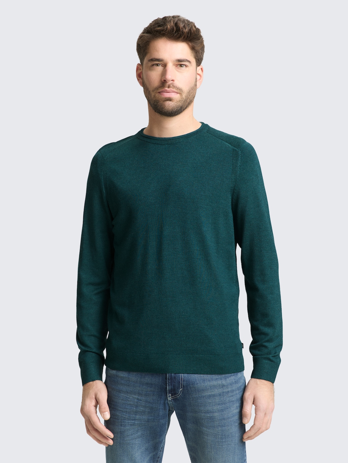 Basic Strickpullover mit Rundhalsausschnitt - Deep Meadow Green Melange - Ausschnitt Model-Vorderansicht