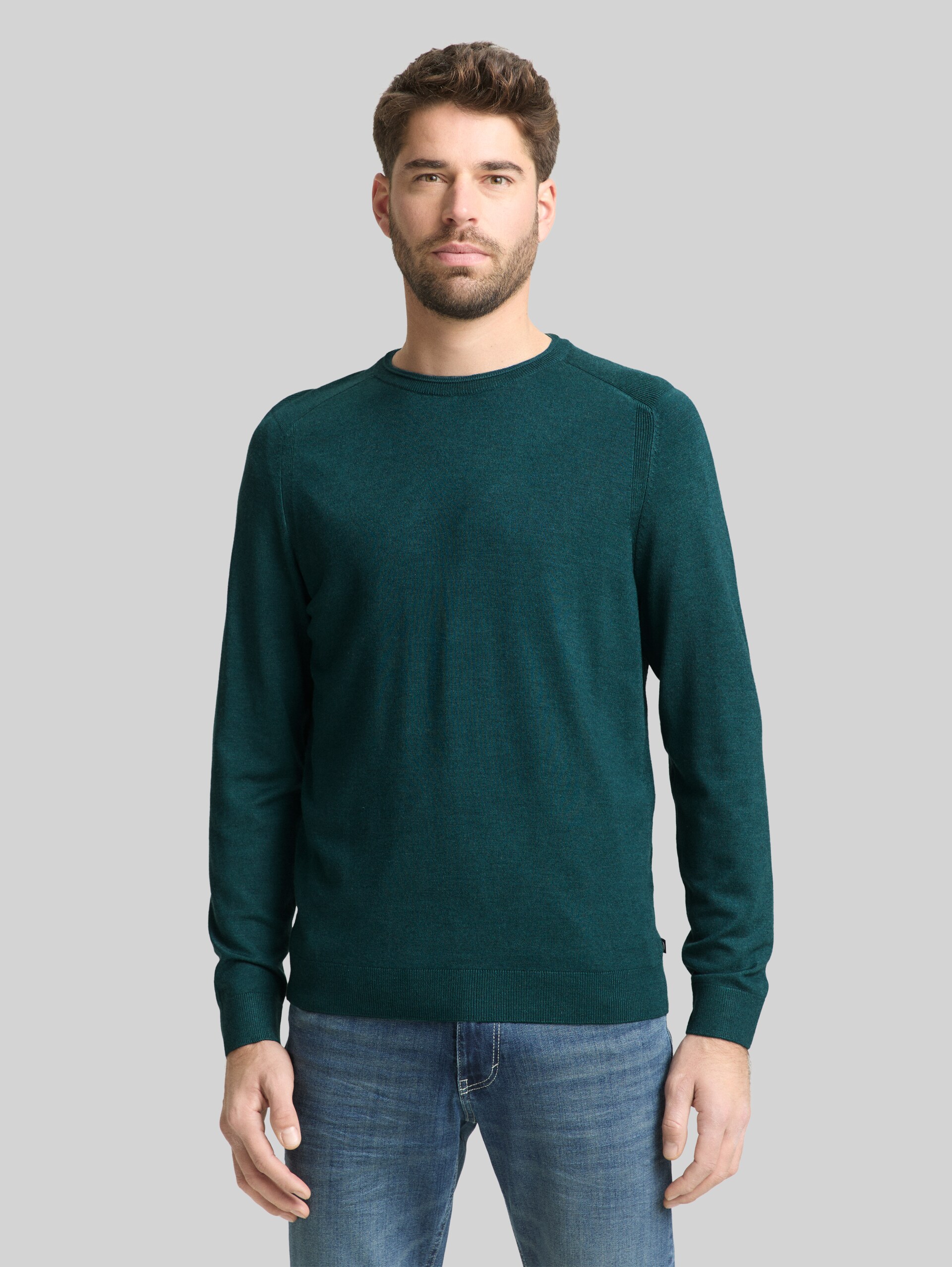 Basic gebreide trui met ronde hals - Deep Meadow Green Melange - Nek model vooraanzicht