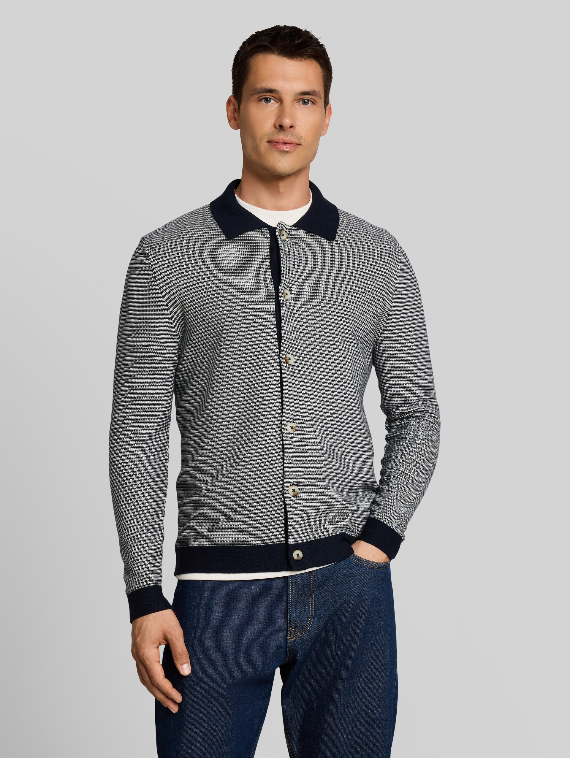 Gebreide trui met polokraag - structured stripe navy white - Nek model vooraanzicht