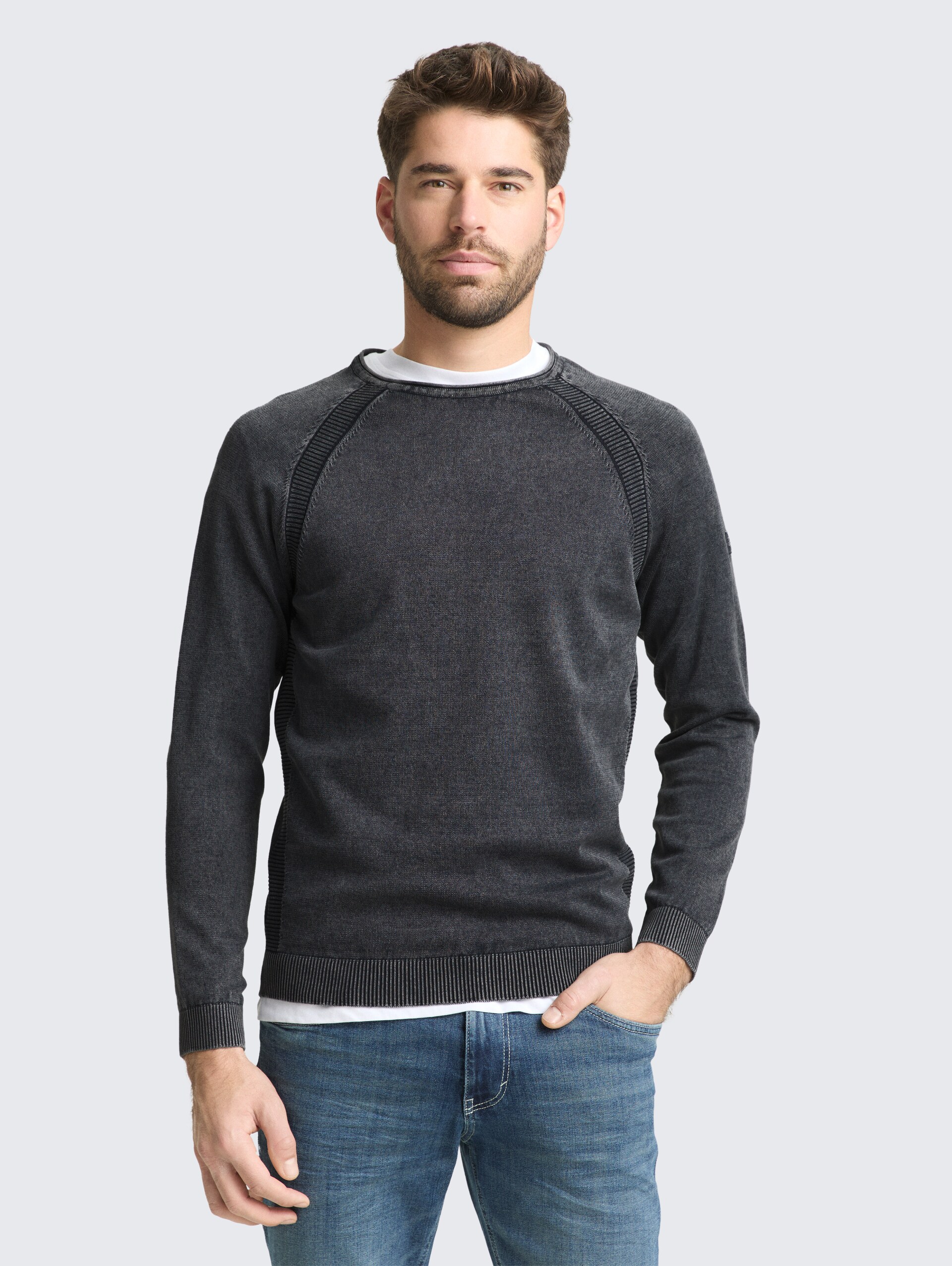 Strickpullover aus Baumwolle - sky captain blue - Ausschnitt Model-Vorderansicht