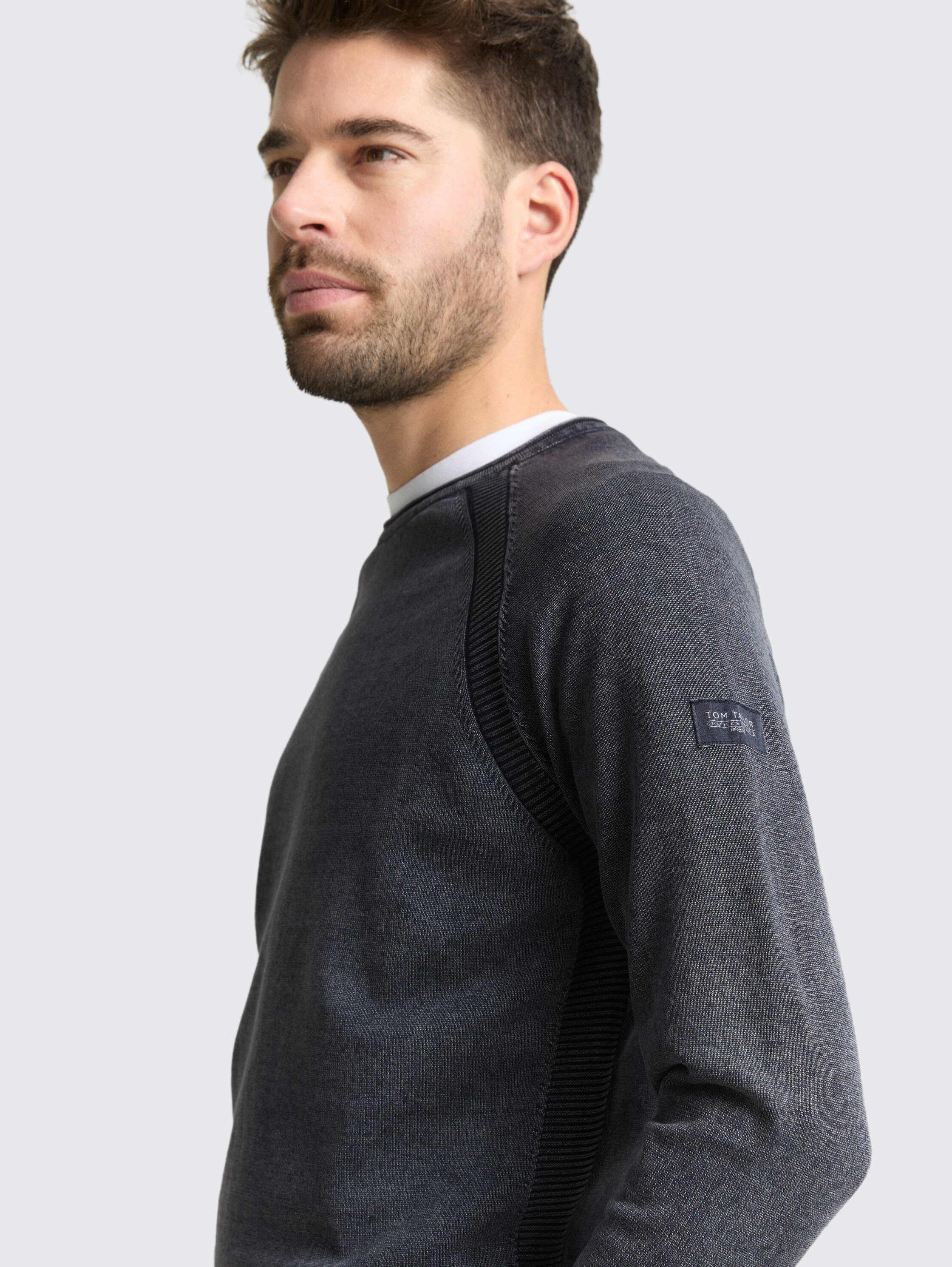 Knitted jumper made from cotton - sky captain blue - Detail model view