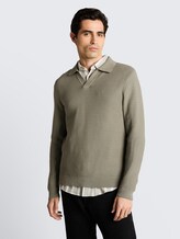 Strickpullover mit Polokragen - Greyish Shadow Olive - Ausschnitt Model-Vorderansicht