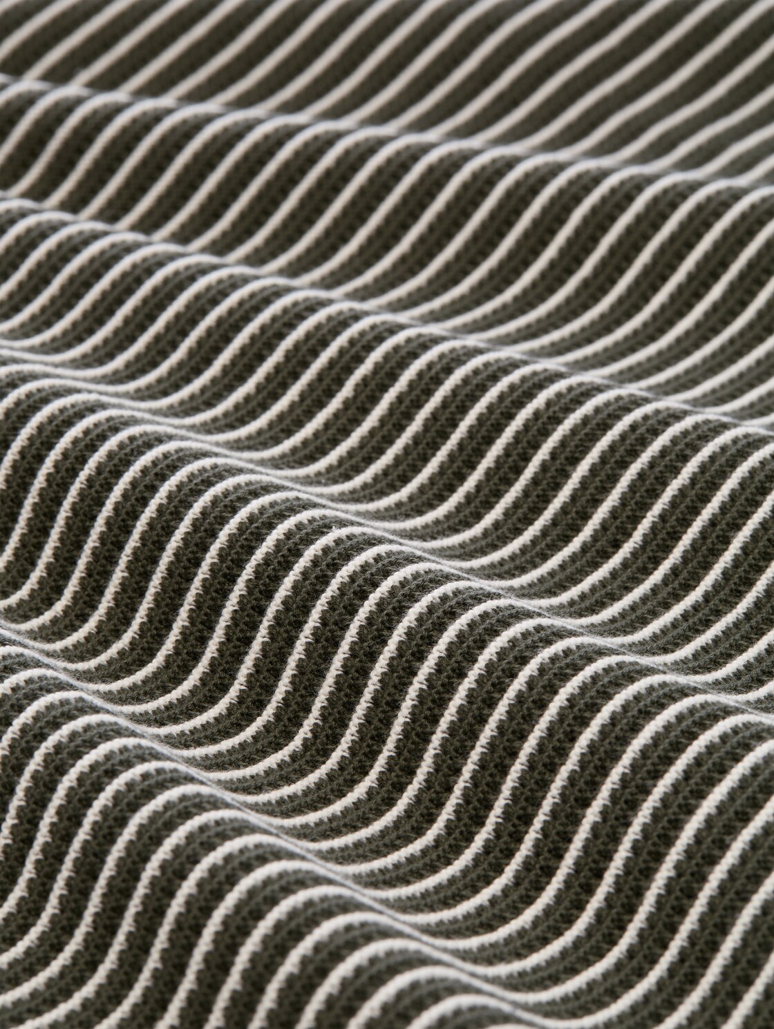 Strickpullover mit Polokragen - leaf green offwhite stripe - Material-Ansicht