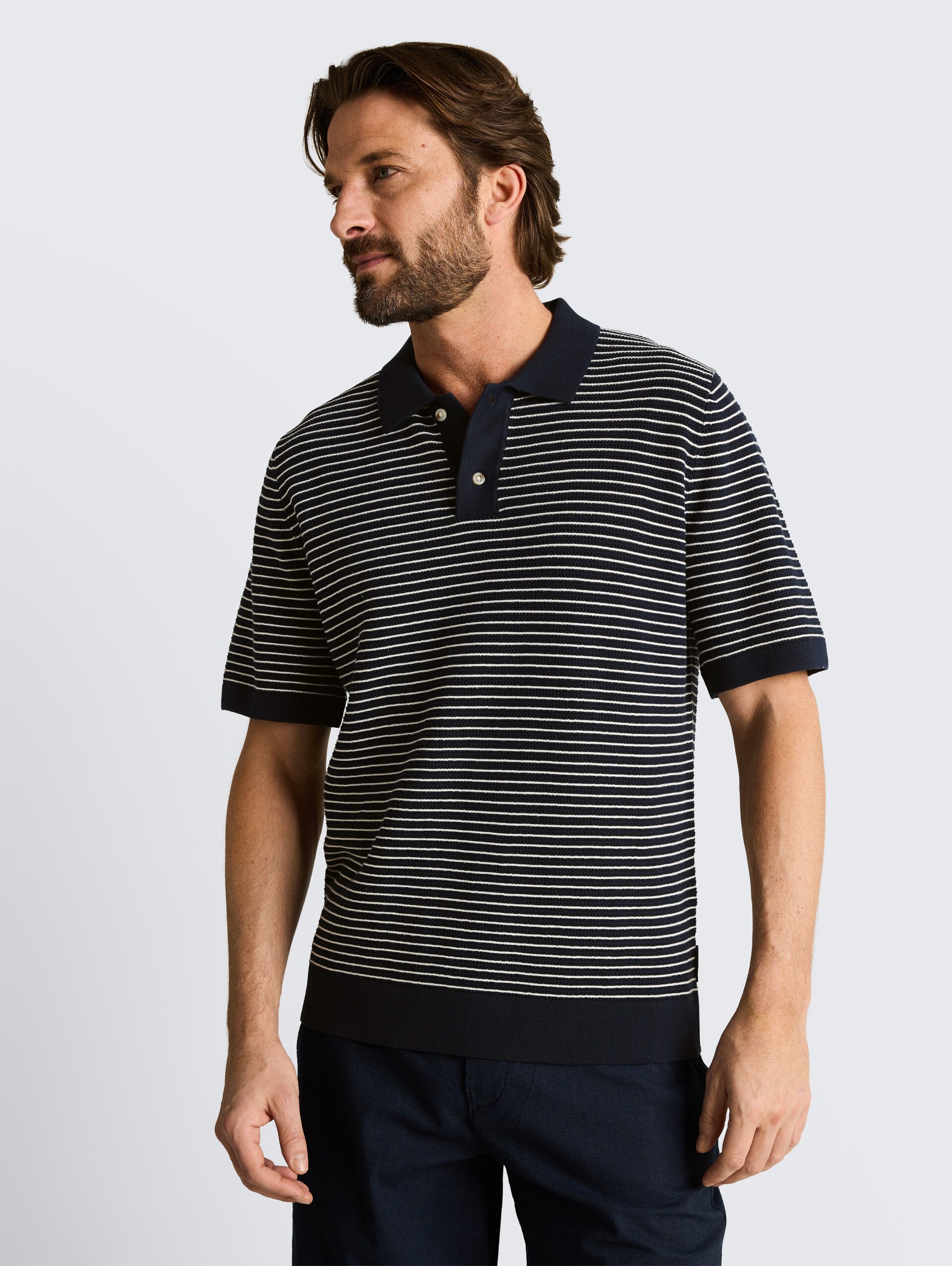 Strickpullover mit Polokragen - navy offwhite stripe - Ausschnitt Model-Vorderansicht