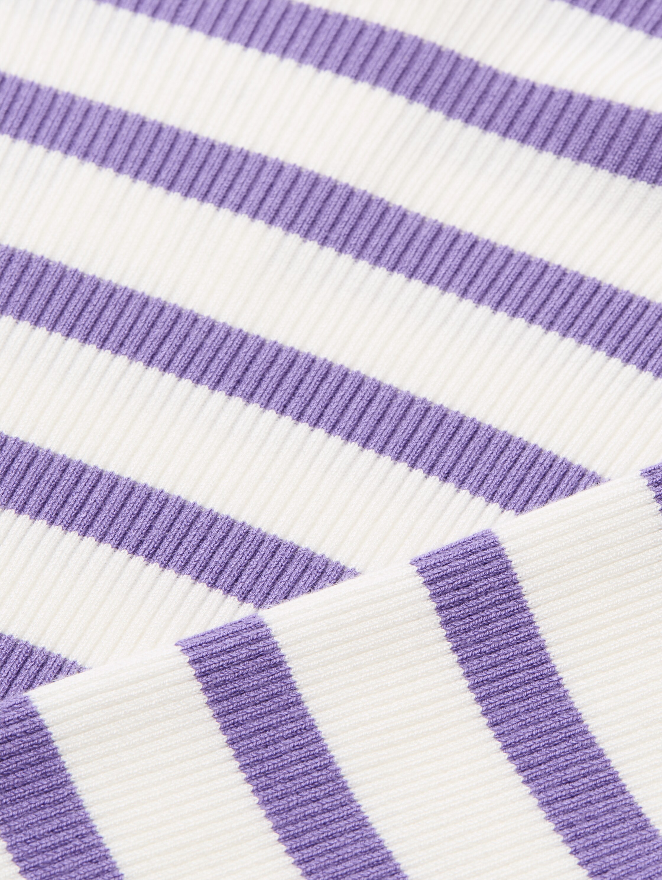 Cropped gebreide trui met streepmotief - vivid purple white stripe - Detailaanzicht model