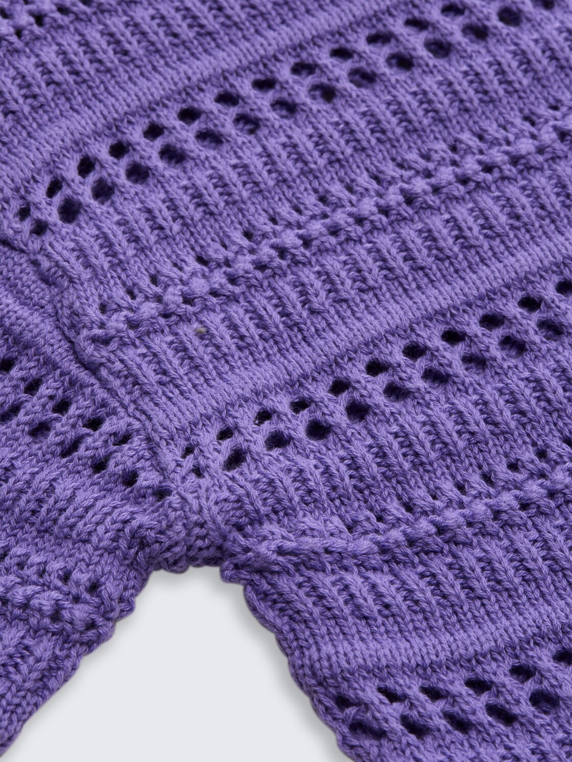 Cropped Strickpullover mit Streifenmuster - vervain lilac - Detail-Model-Ansicht