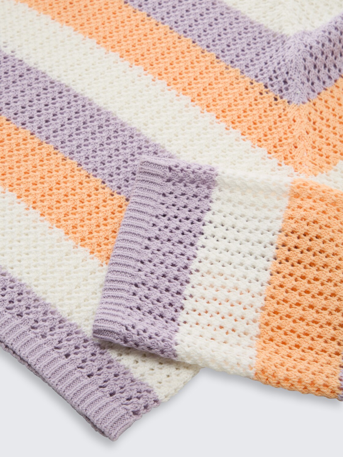 Cropped Strickpullover mit Streifenmuster - pink blue bold stripe - Detail-Model-Ansicht