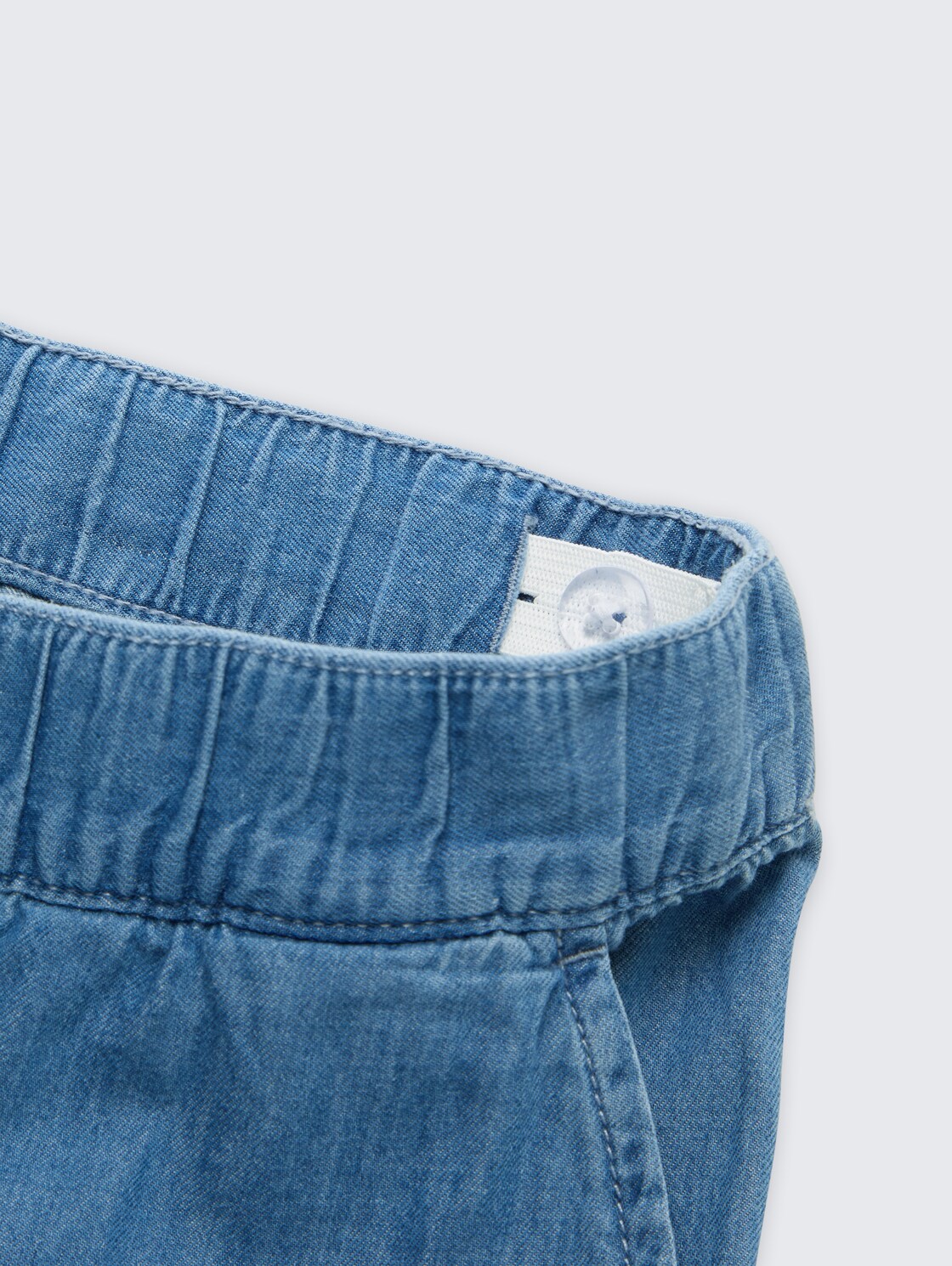 Wide Leg Jeans - mid stone bright blue denim - Detail-Model-Ansicht