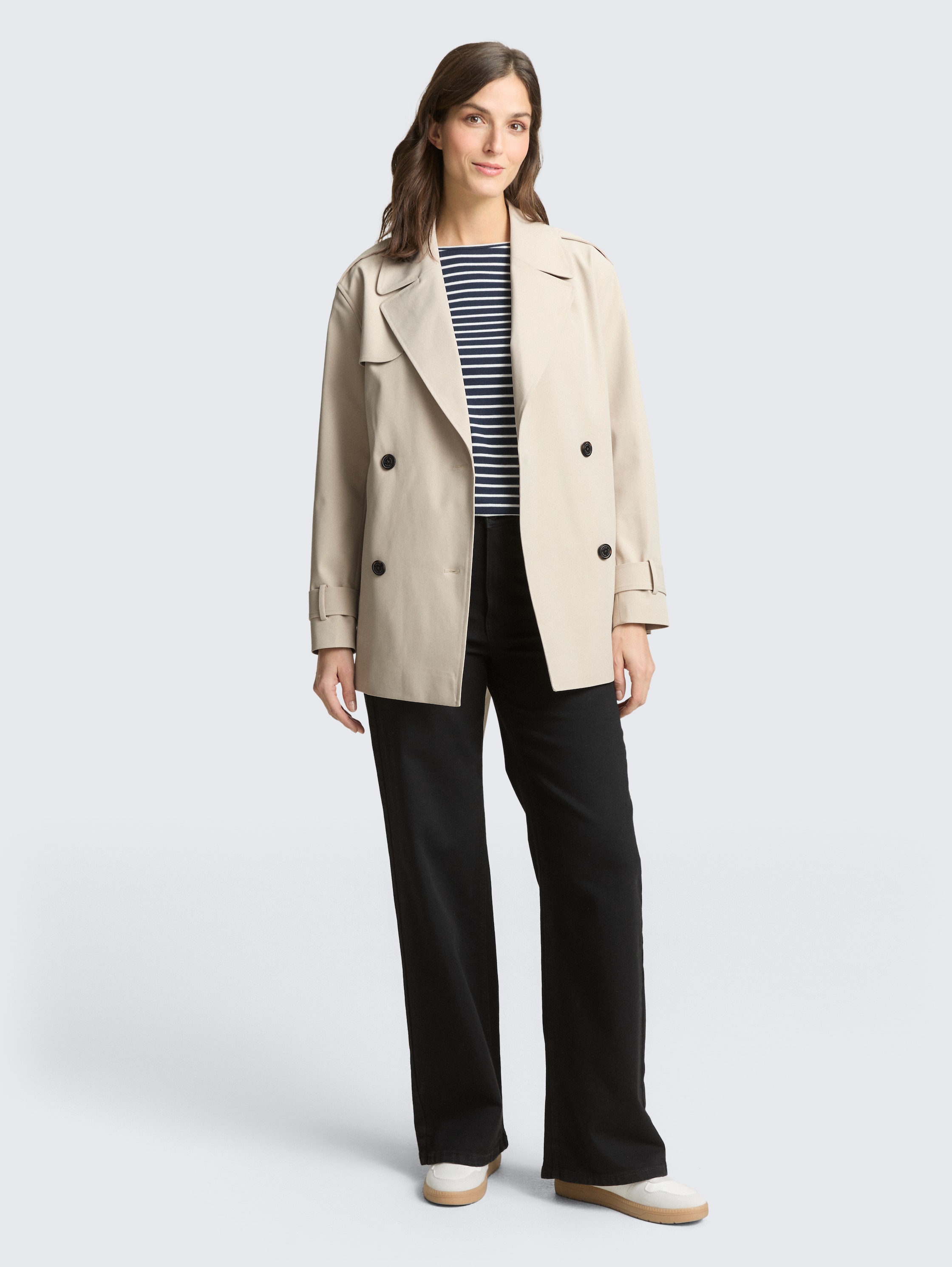 Trenchcoat van waterafstotend materiaal - sand stone beige - zijaanzicht model