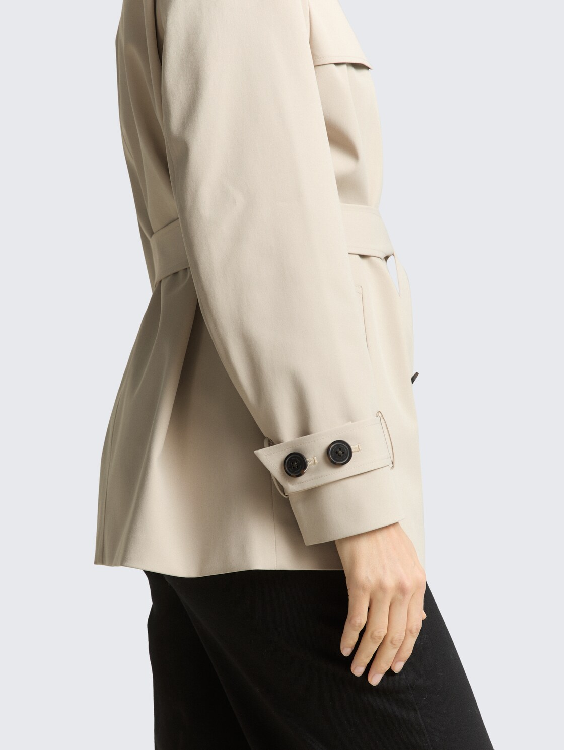 Trenchcoat aus wasserabweisendem Material - sand stone beige - Detail-Model-Ansicht