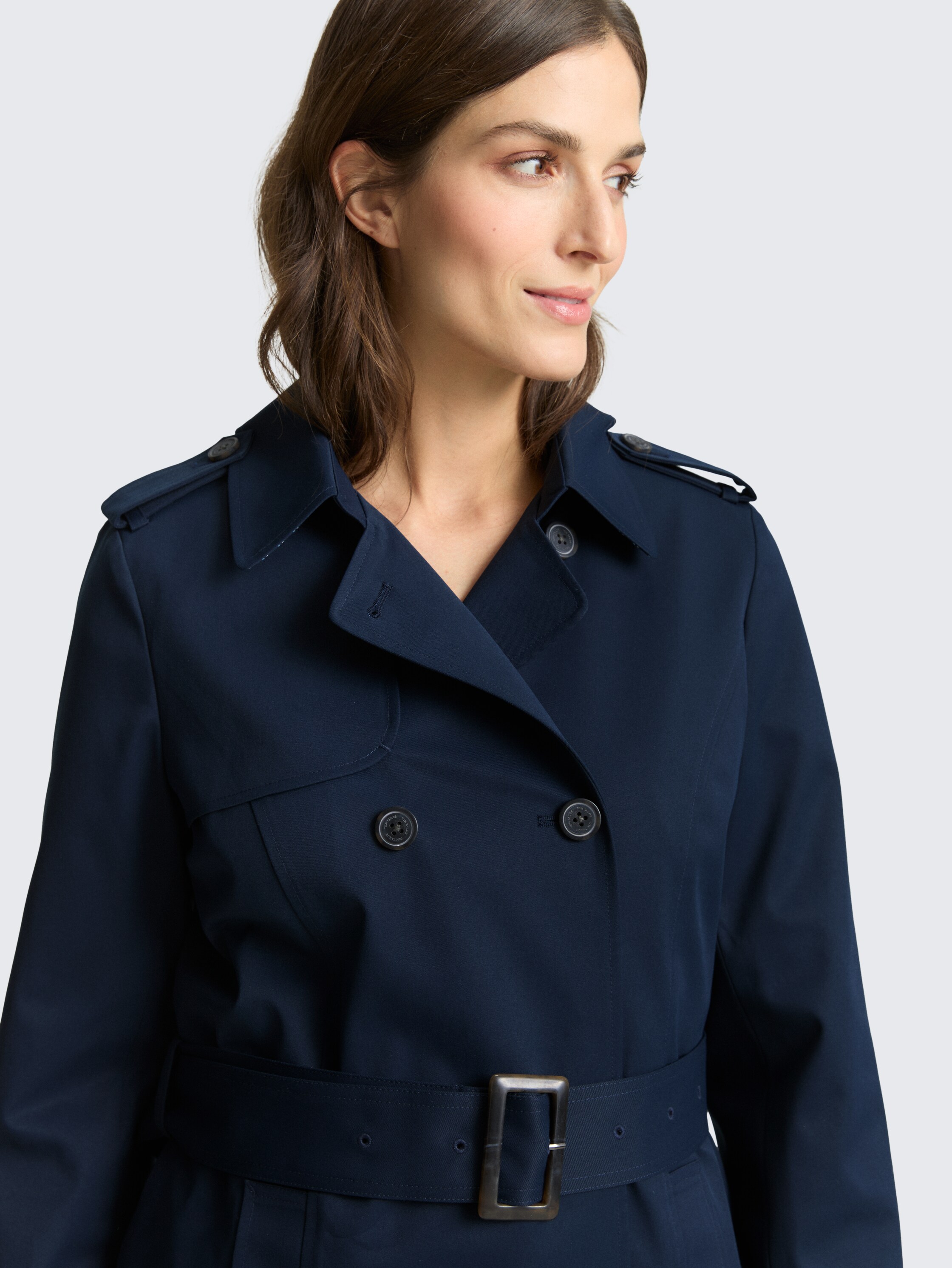 Trenchcoat aus wasserabweisendem Material - sky captain blue - Detail-Model-Ansicht