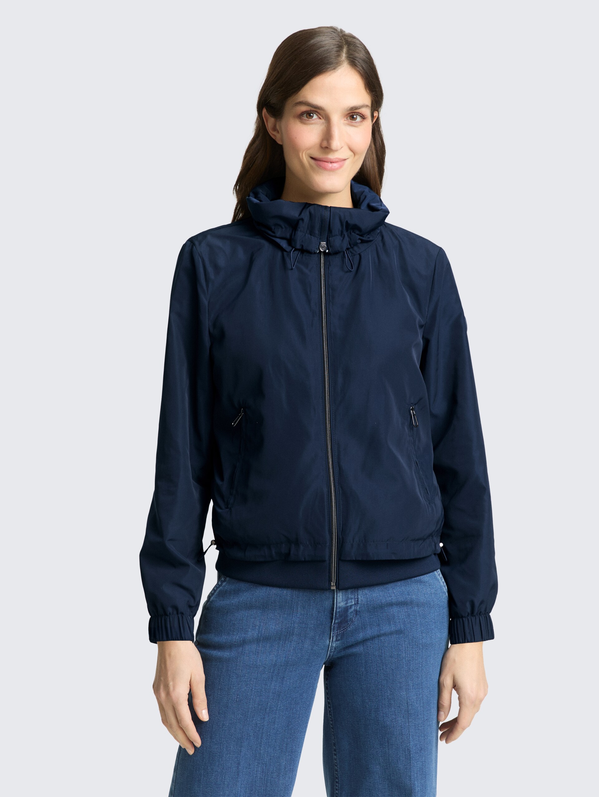 Übergangsjacke mit verstaubarer Kapuze - sky captain blue - Model-Vorderansicht