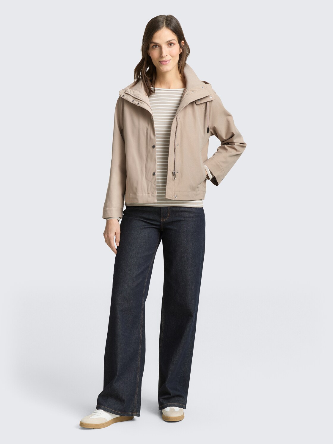 Ultralight Short Parka aus wasserabweisendem Material - soft taupe grey - seitliche Model-Ansicht