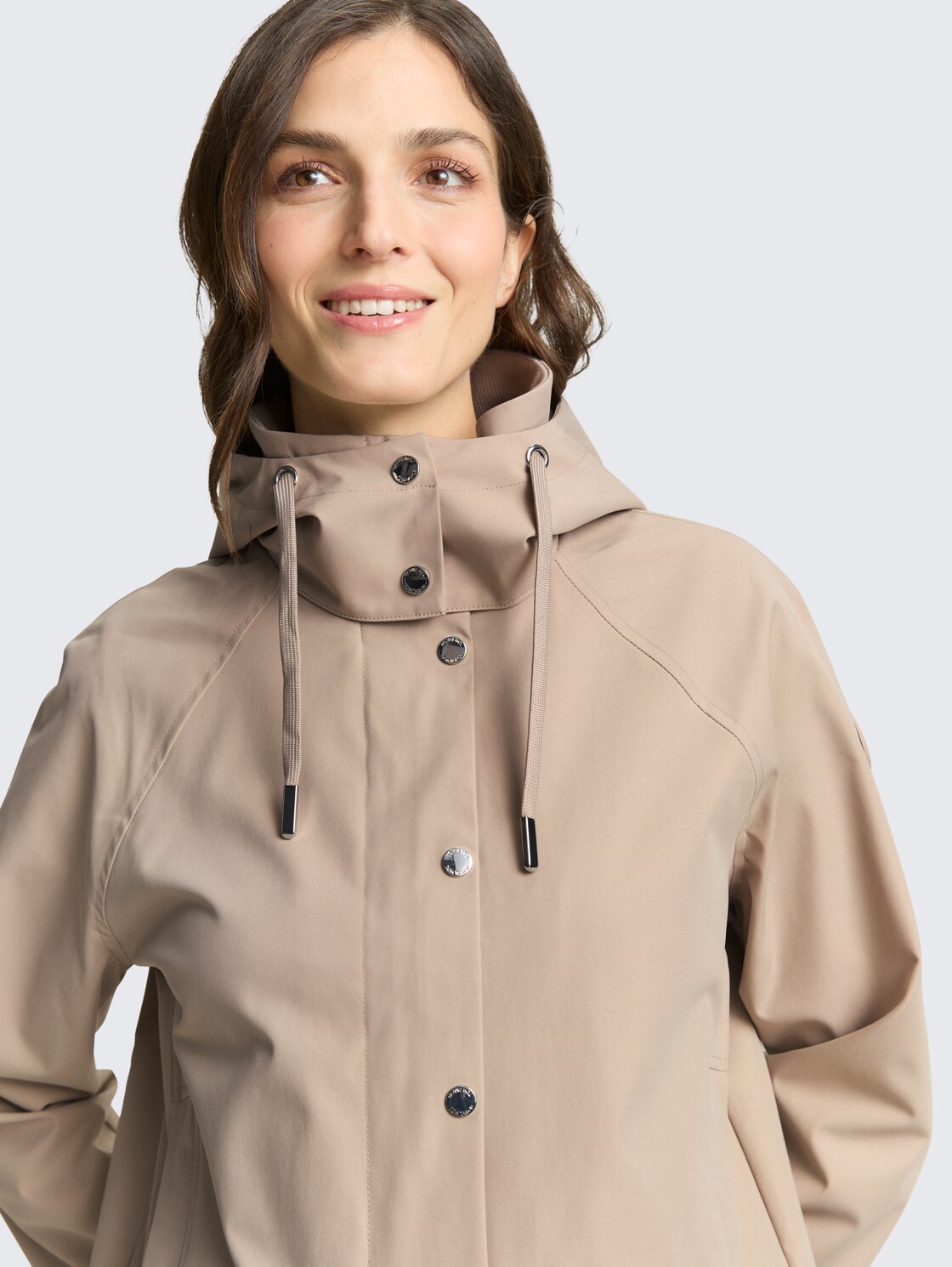 Ultralight Short Parka aus wasserabweisendem Material - soft taupe grey - Detail-Model-Ansicht