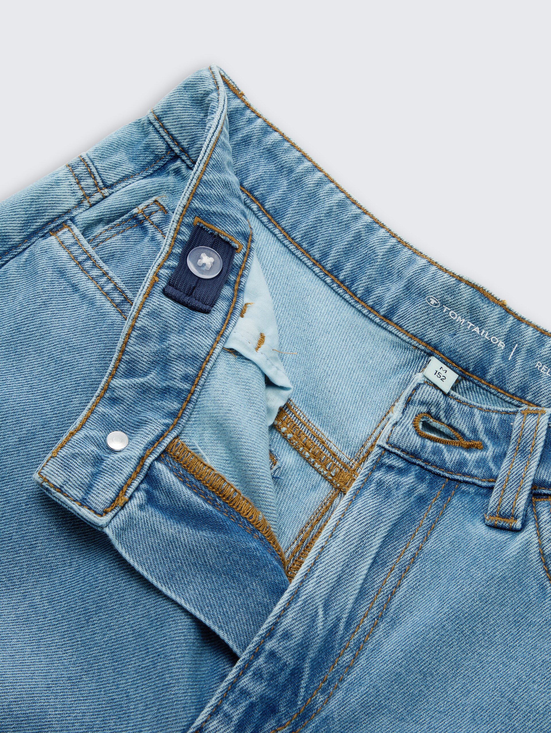Jeans met relaxte pasvorm - Used Light Stone Blue Denim - Detailaanzicht model
