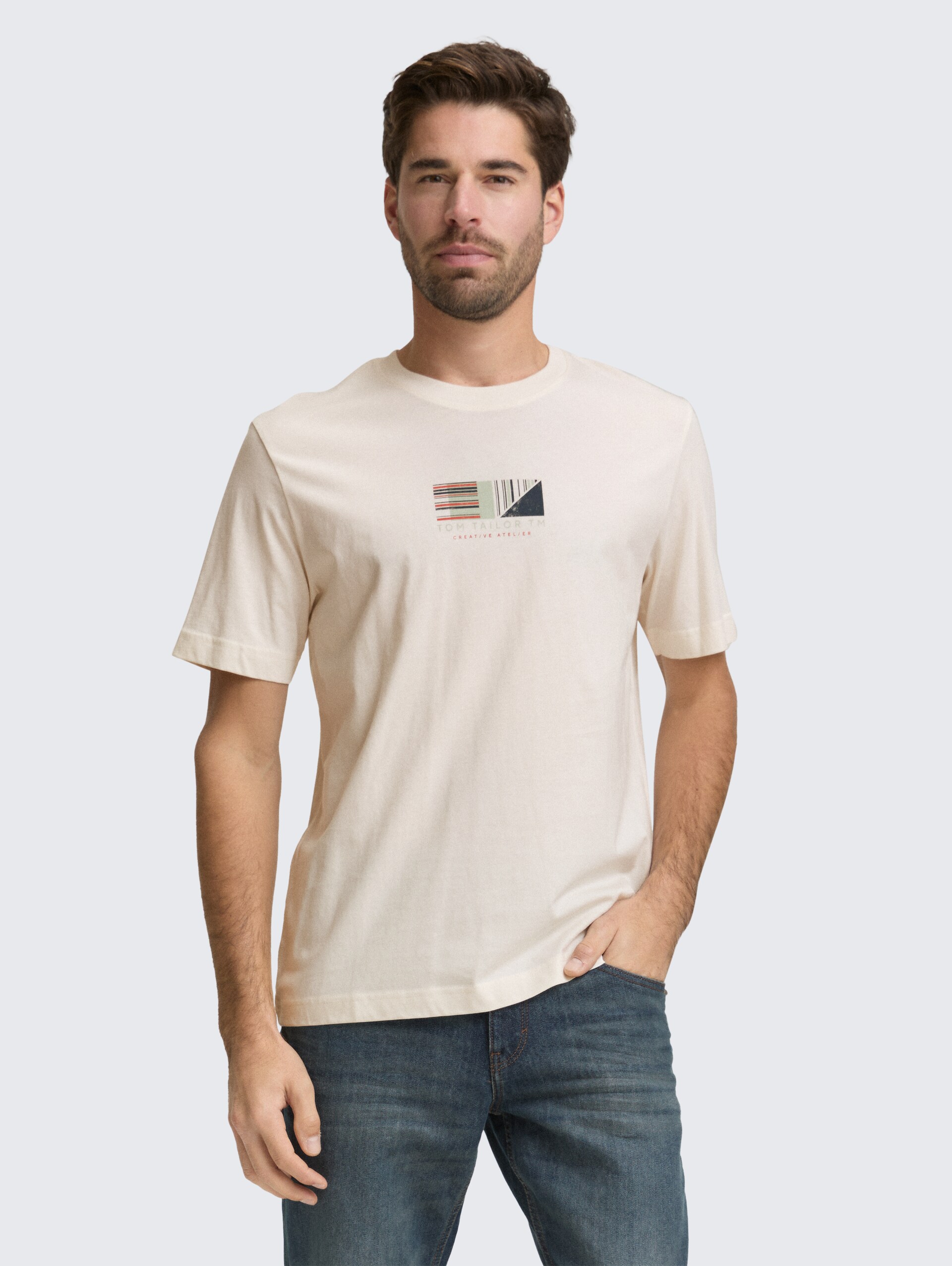 T-Shirt mit Print - Gardenia White - Ausschnitt Model-Vorderansicht