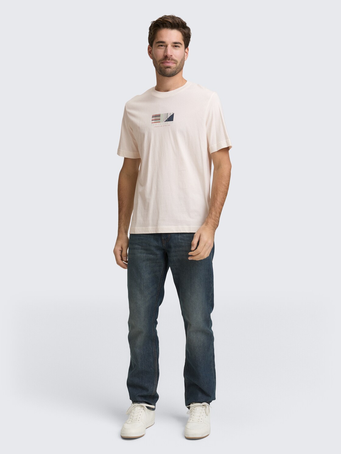 T-Shirt mit Print - Gardenia White - Model-Vorderansicht