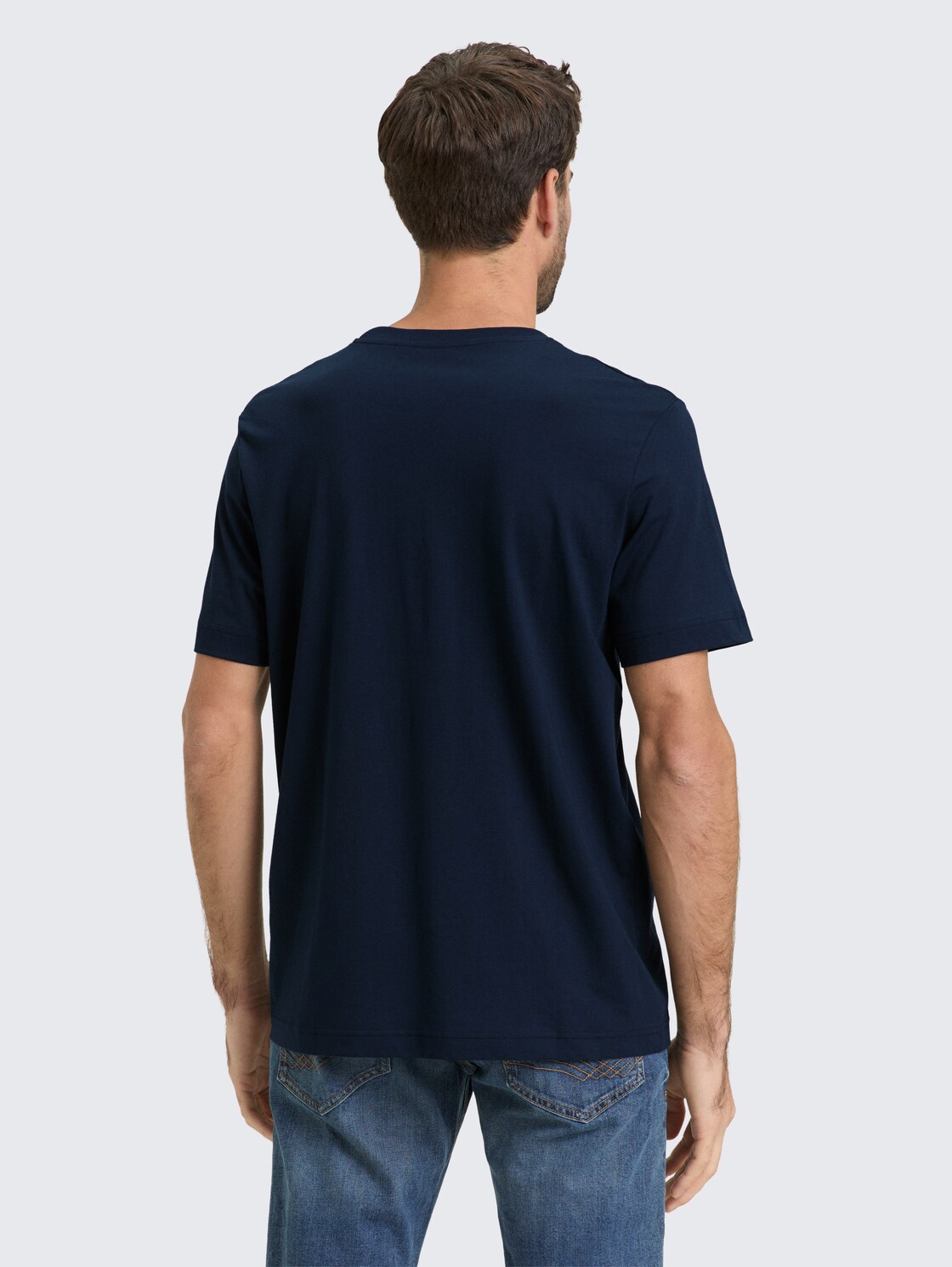 T-Shirt mit Print - sky captain blue - Auschnitt Model-Rückansicht