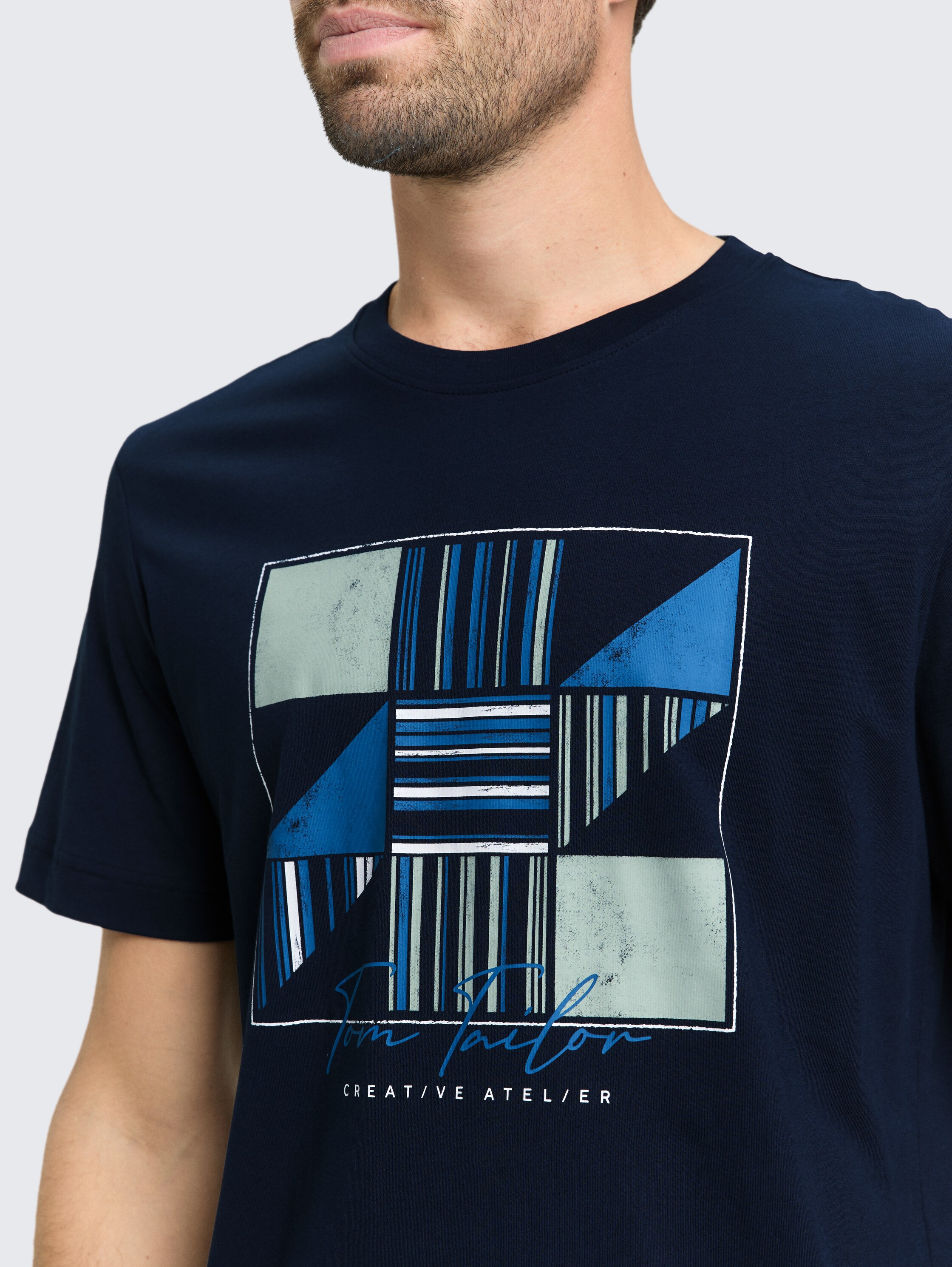 T-Shirt mit Print - sky captain blue - Detail-Model-Ansicht